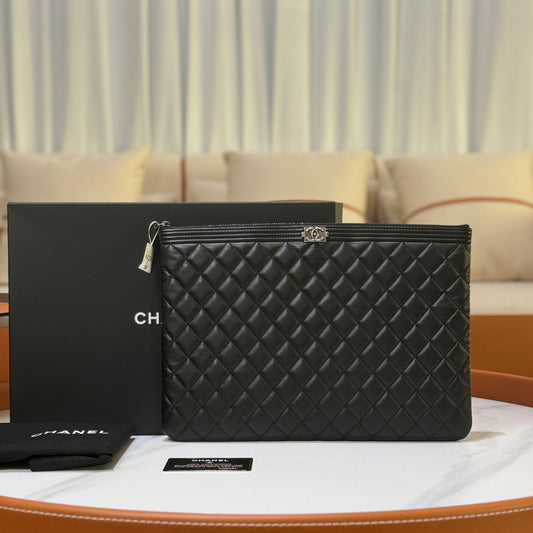 Chanel Clutch - Ewore Bags