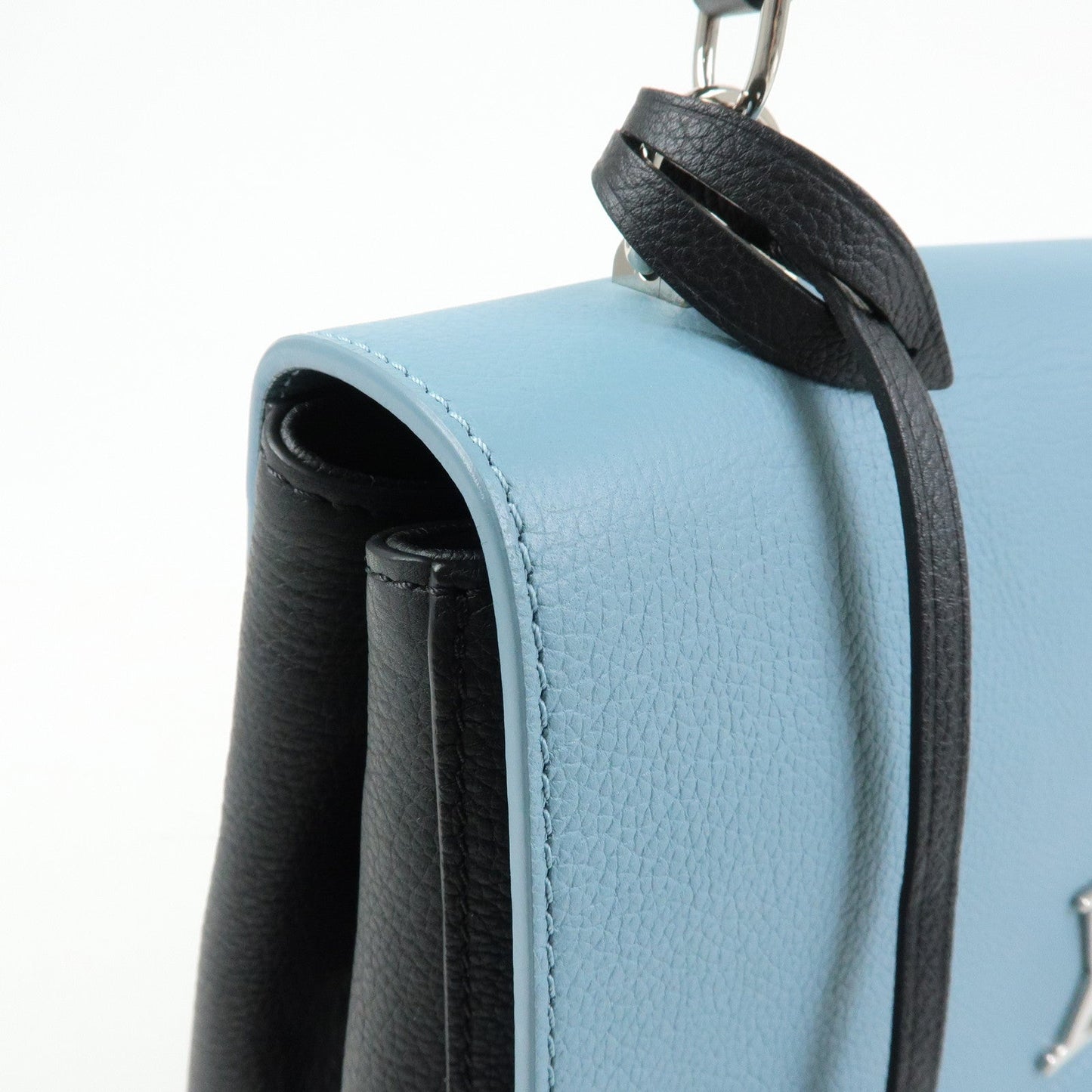Louis Vuitton Lock Me Leather Cartable Hand Bag Blue Black M50250