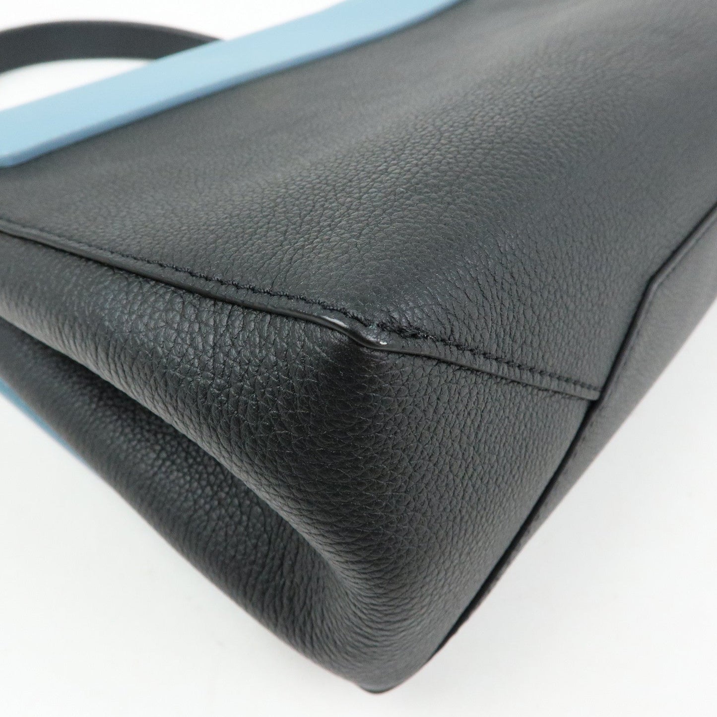 Louis Vuitton Lock Me Leather Cartable Hand Bag Blue Black M50250