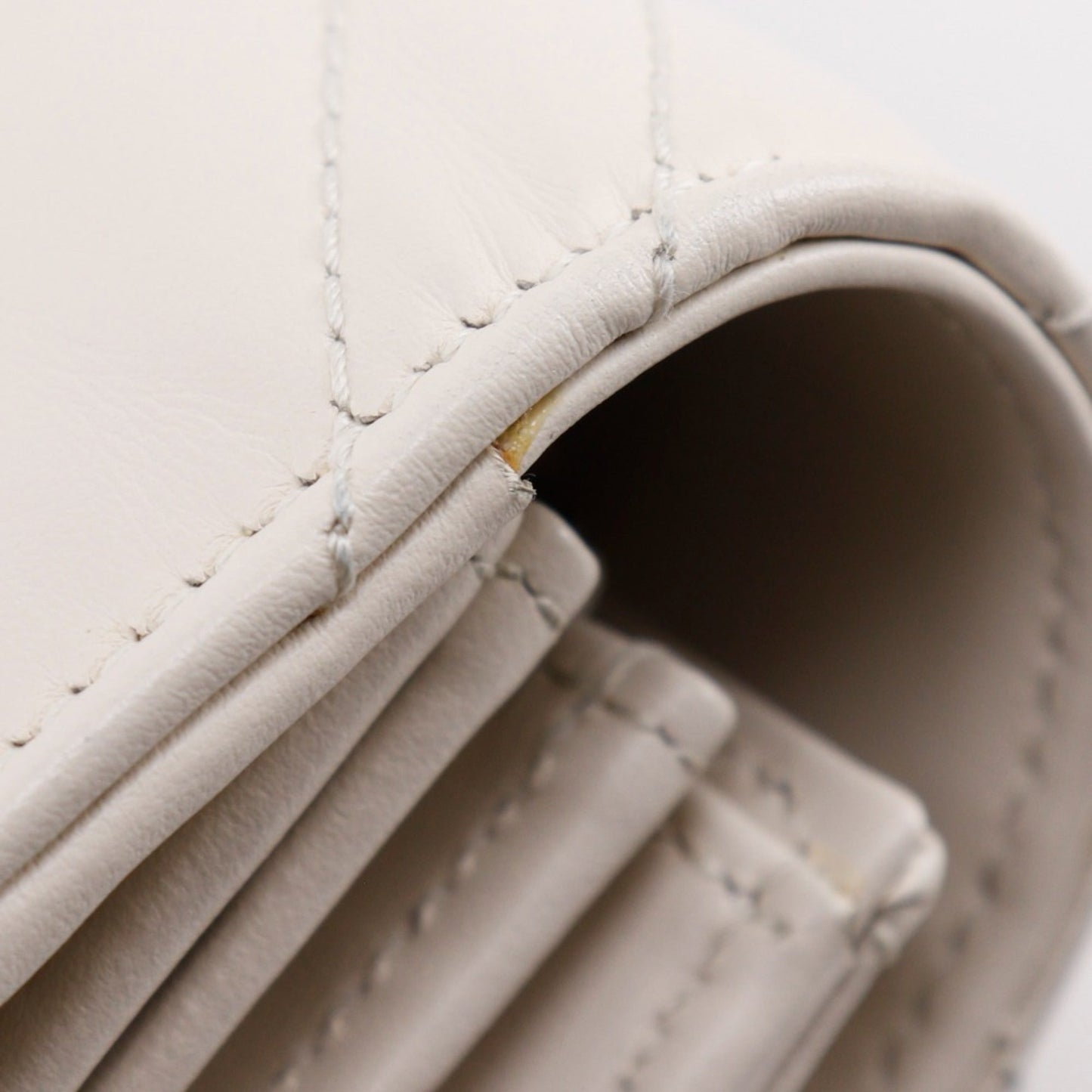 Gucci White Leather Chain/Shoulder Wallet ( )