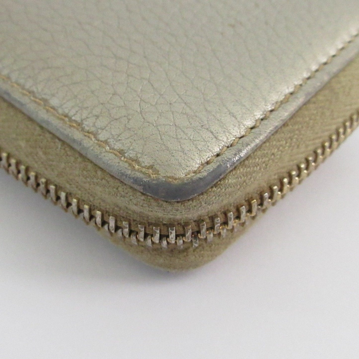 Gucci Gold Long Bill Wallet (Bi-Fold) ( )