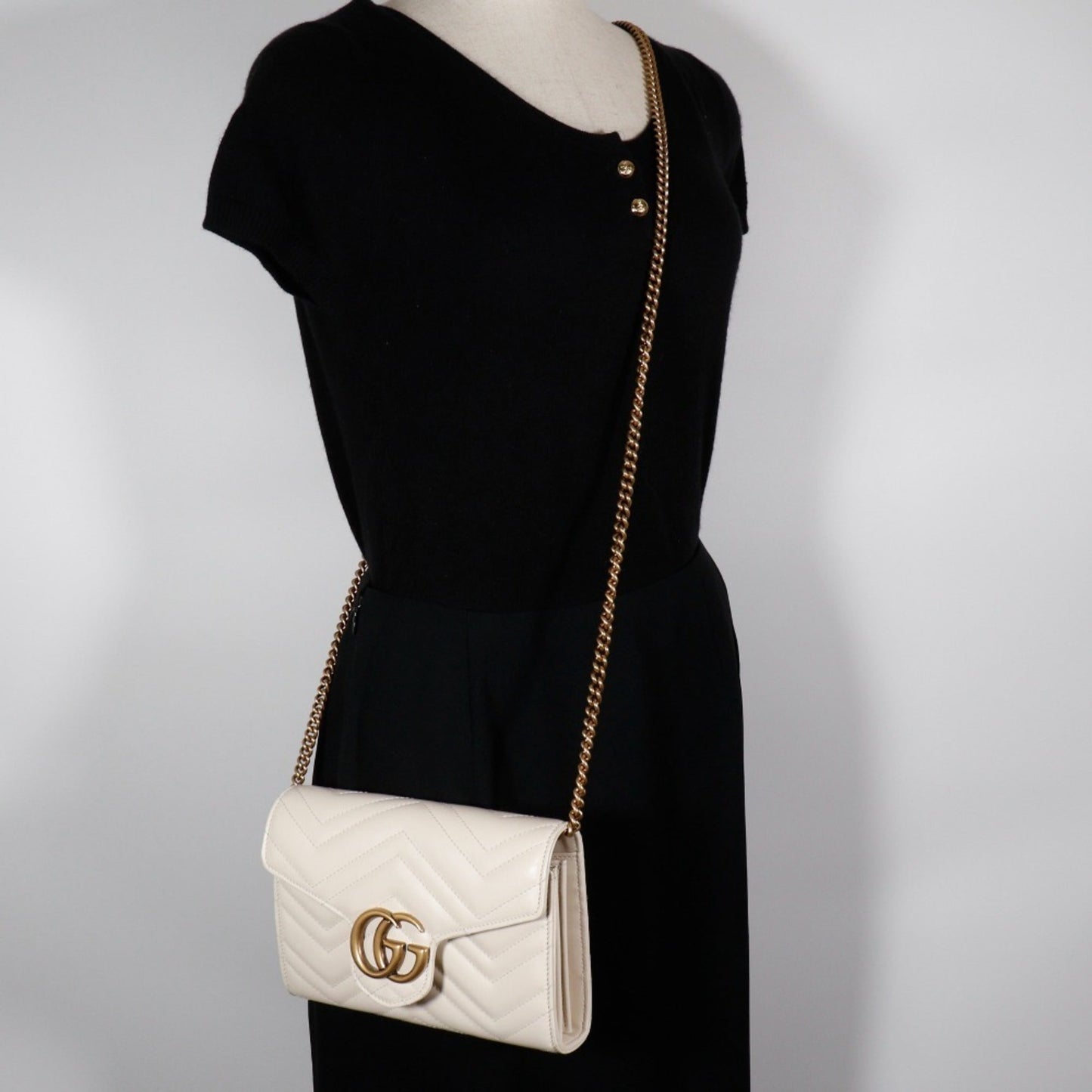 Gucci White Leather Chain/Shoulder Wallet ( )