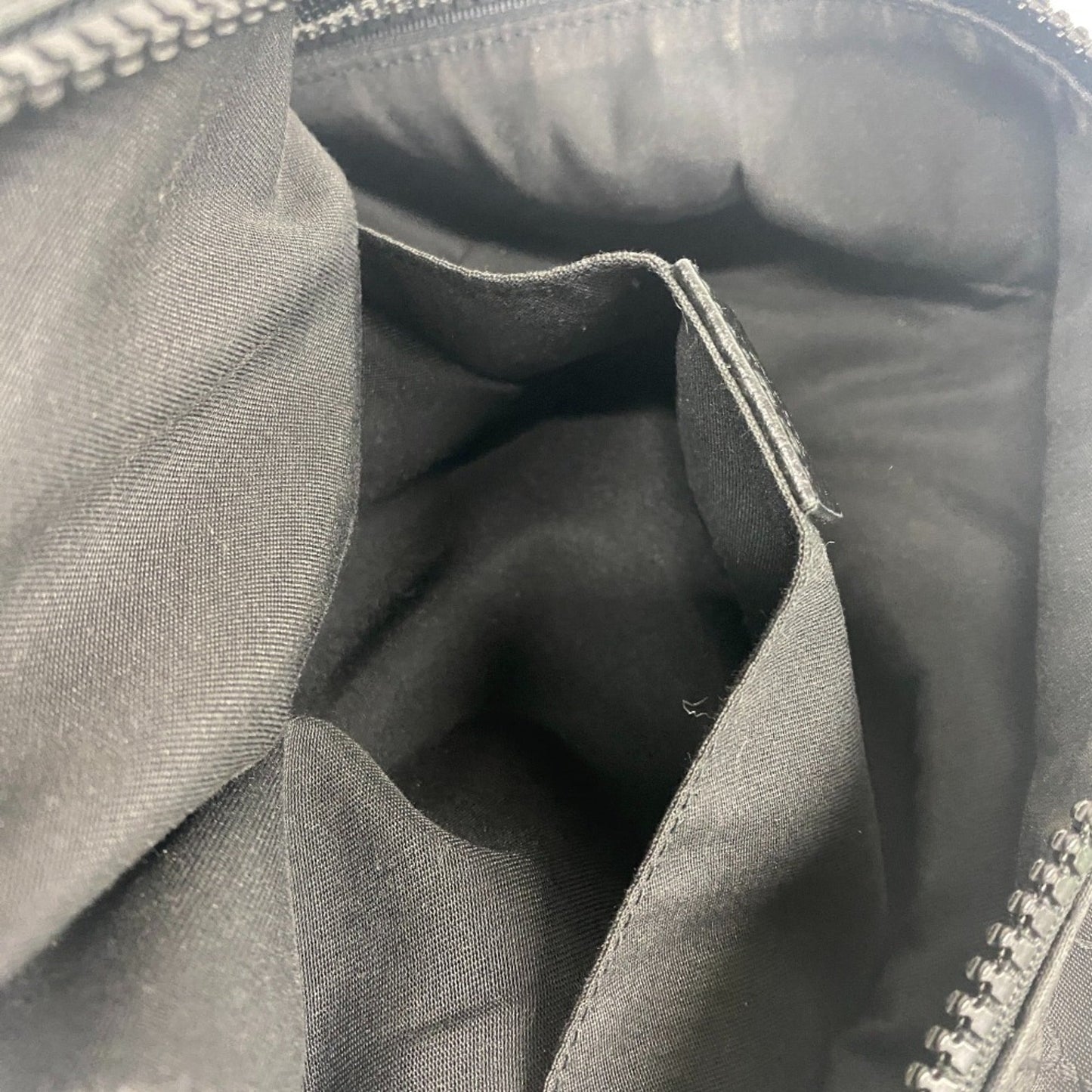 Gucci Black Nylon Leather Sling Bag ( )