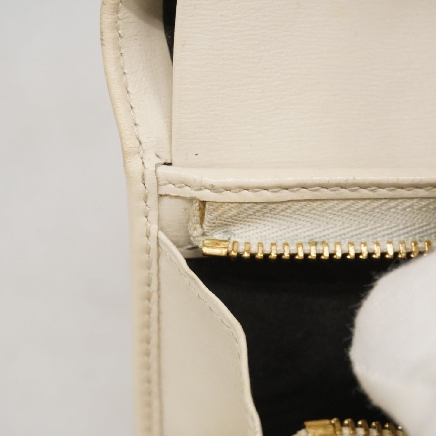 Gucci White Leather Wallet (Bi-Fold) ( )