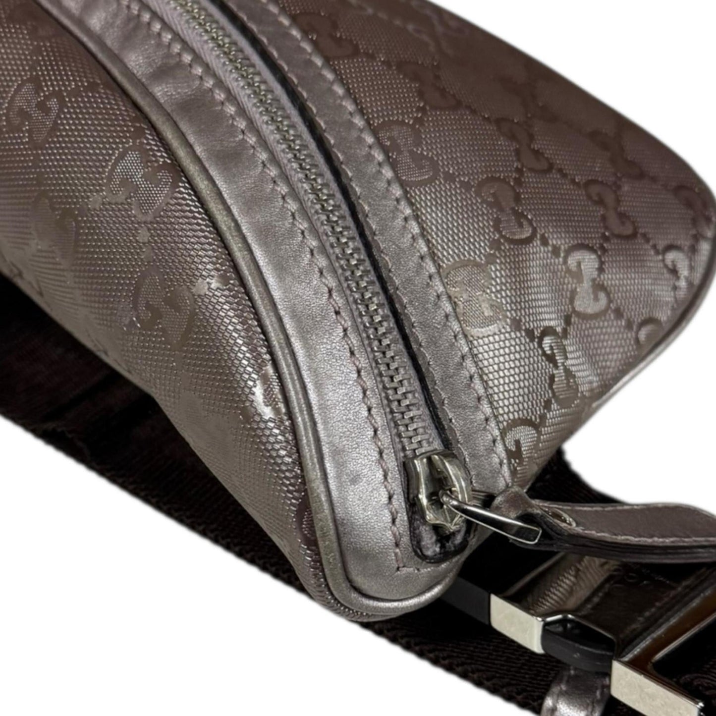 Gucci Silver Pvc Sling Bag ( )