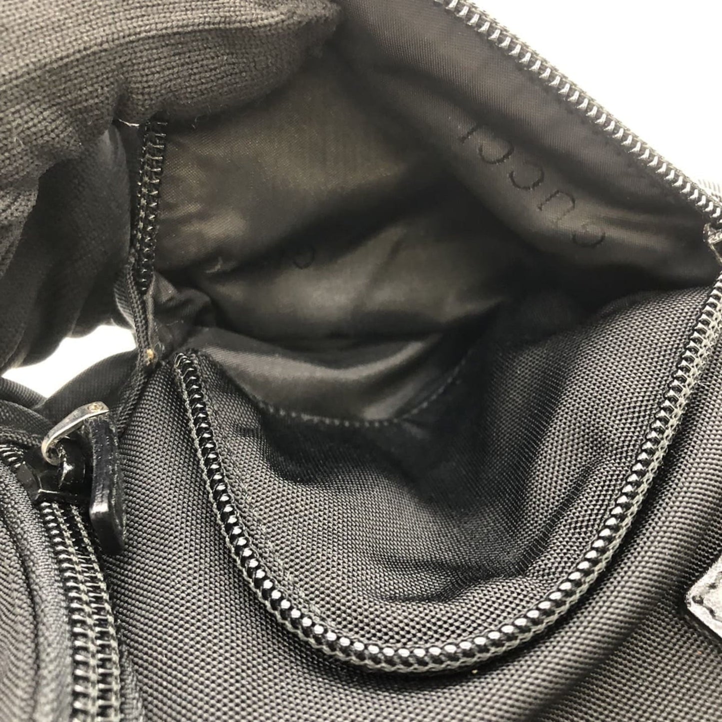 Gucci Black Nylon Leather Handbag ( )