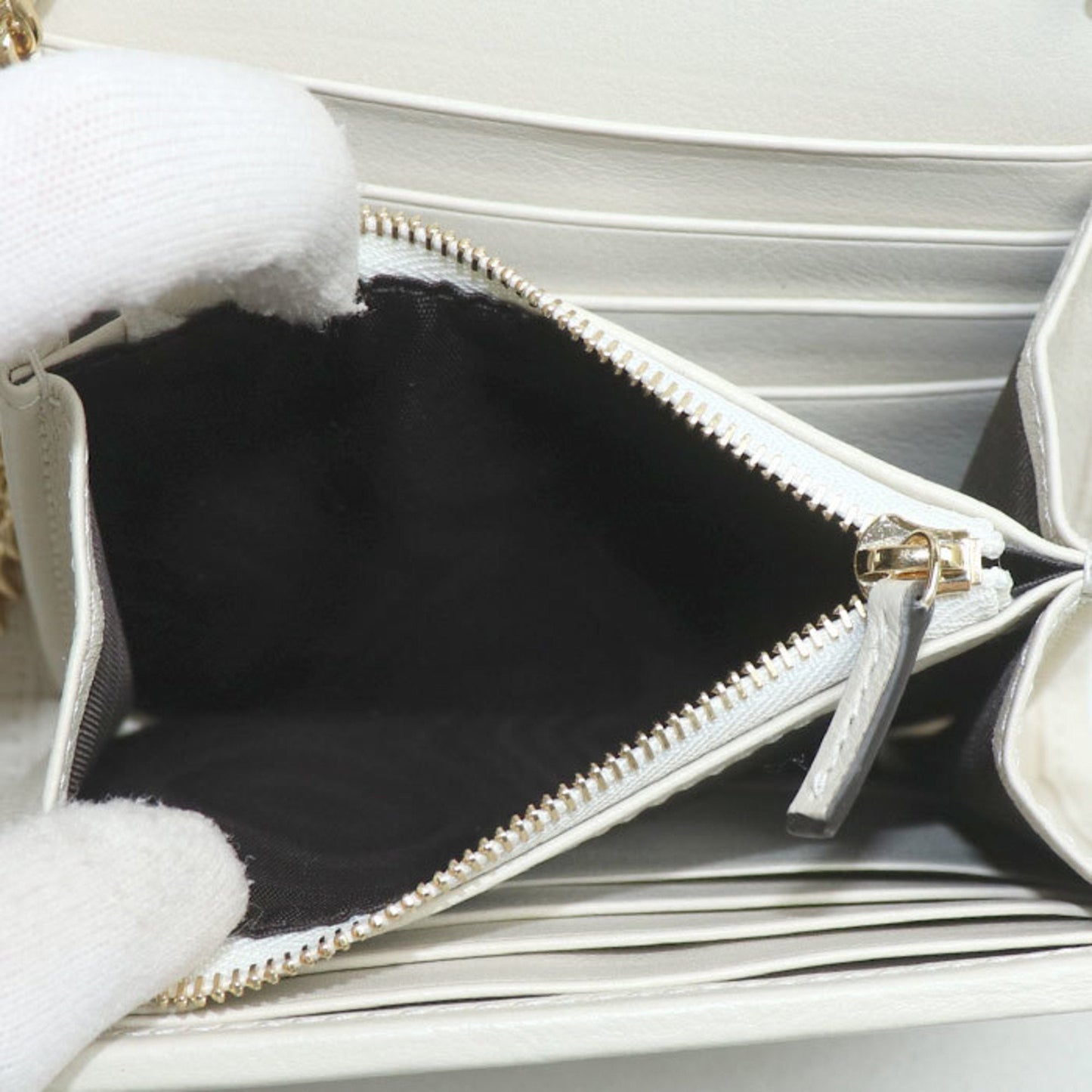 Gucci White Leather Chain/Shoulder Wallet ( )