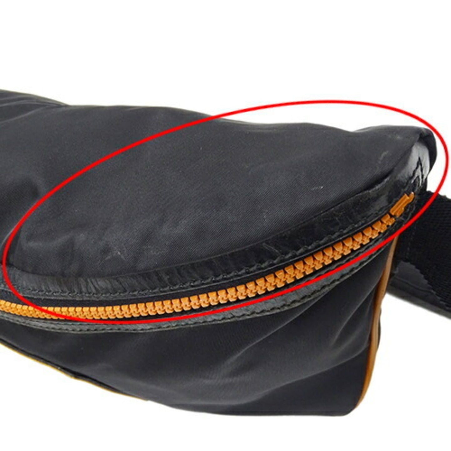 Gucci Black Nylon Sling Bag ( )