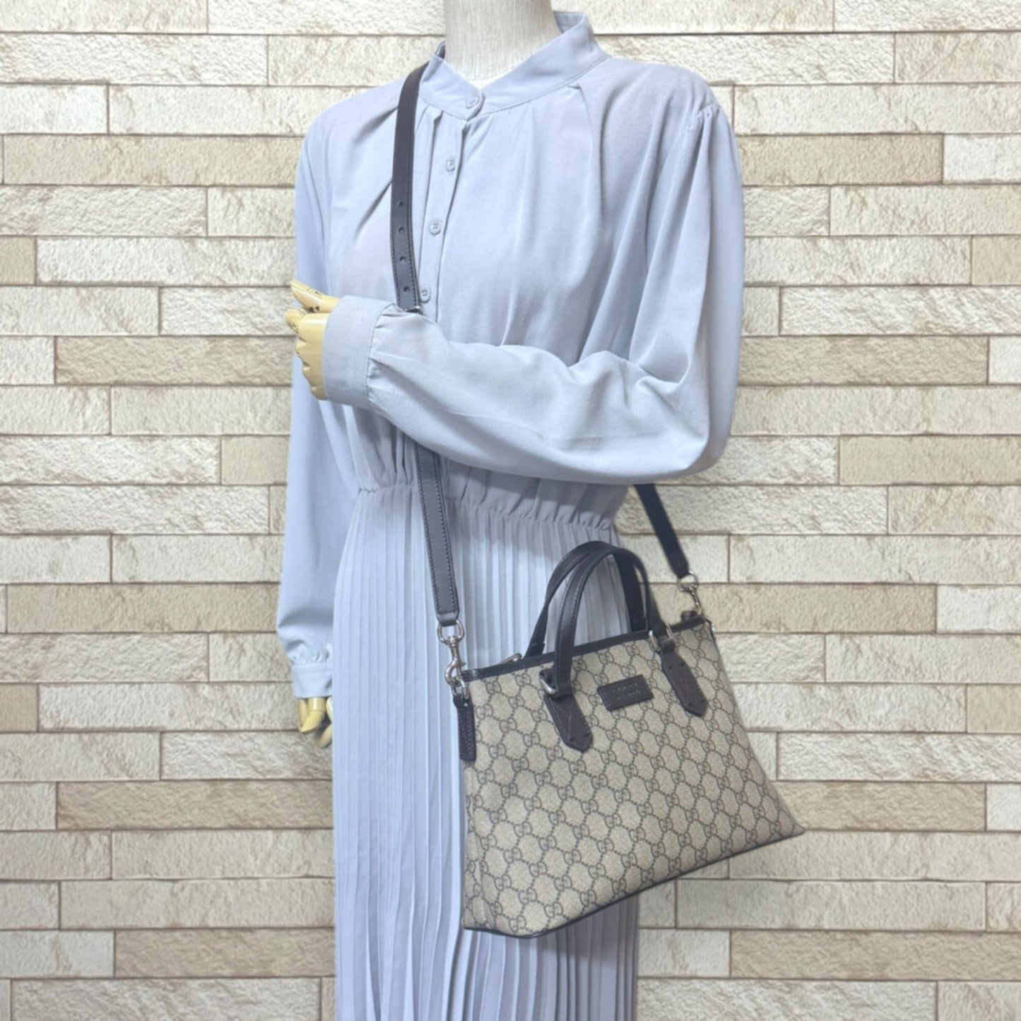 Gucci Beige Brown Gg Supreme Shoulder Bag ( )
