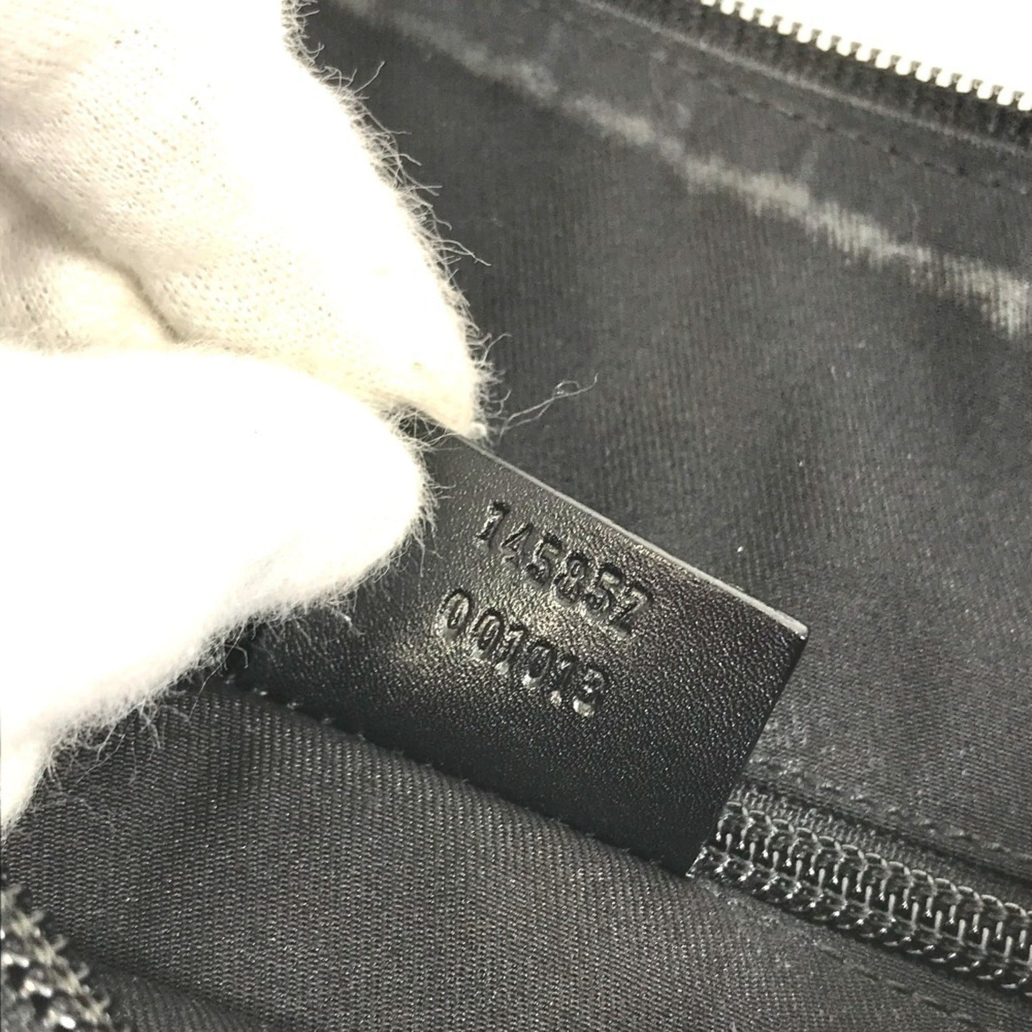 Gucci Black Gg Canvas Shoulder Bag ( )