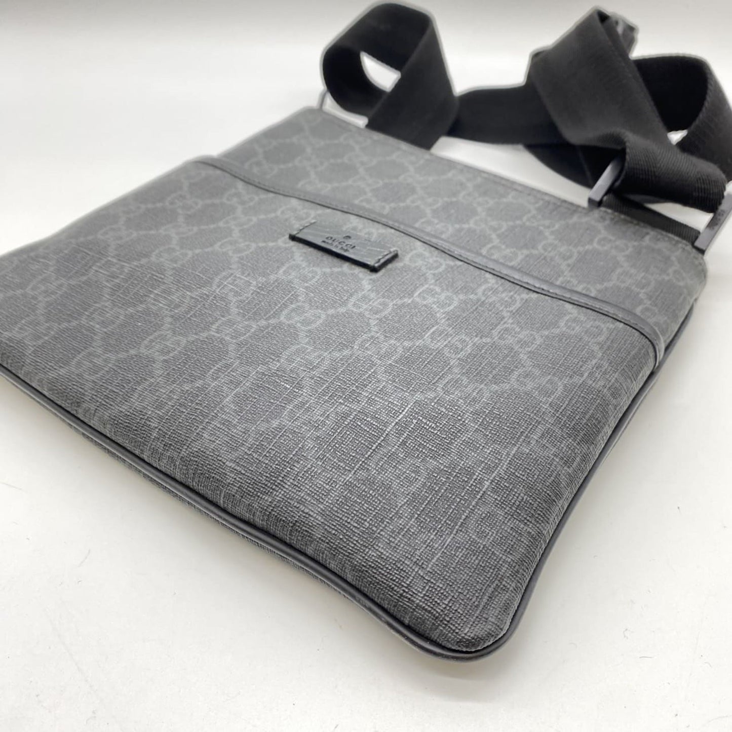 Gucci Black Gg Supreme Shoulder Bag ( )