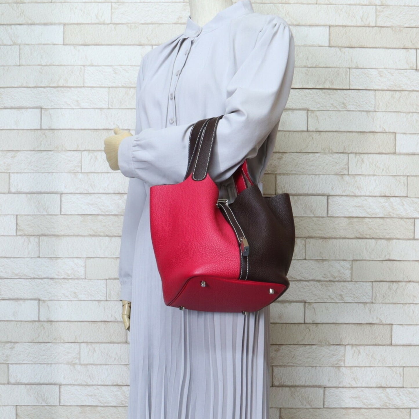 Hermes Red Color Leather Handbag ( )