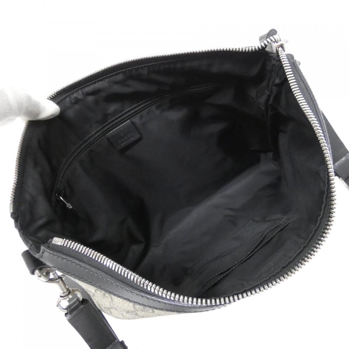 Gucci Beige Black Gg Supreme Shoulder Bag ( )