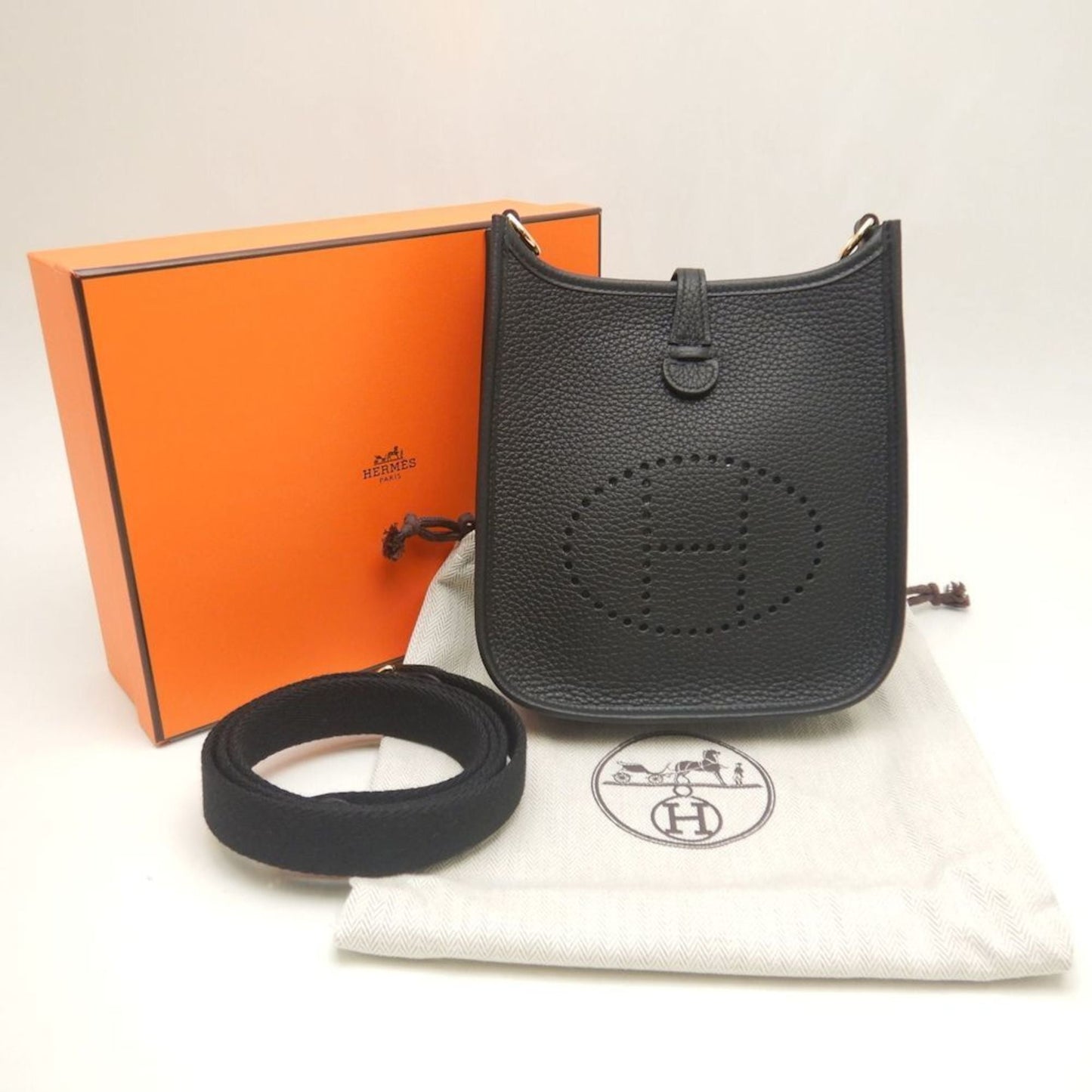 Hermes Evelyne Black Taurillon Clemence Leather Shoulder Bag ( )