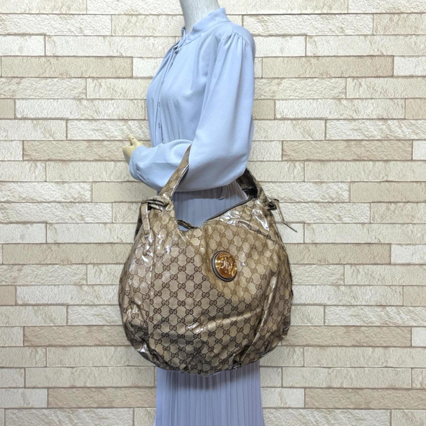 Gucci Beige Gg Crystal Handbag ( )