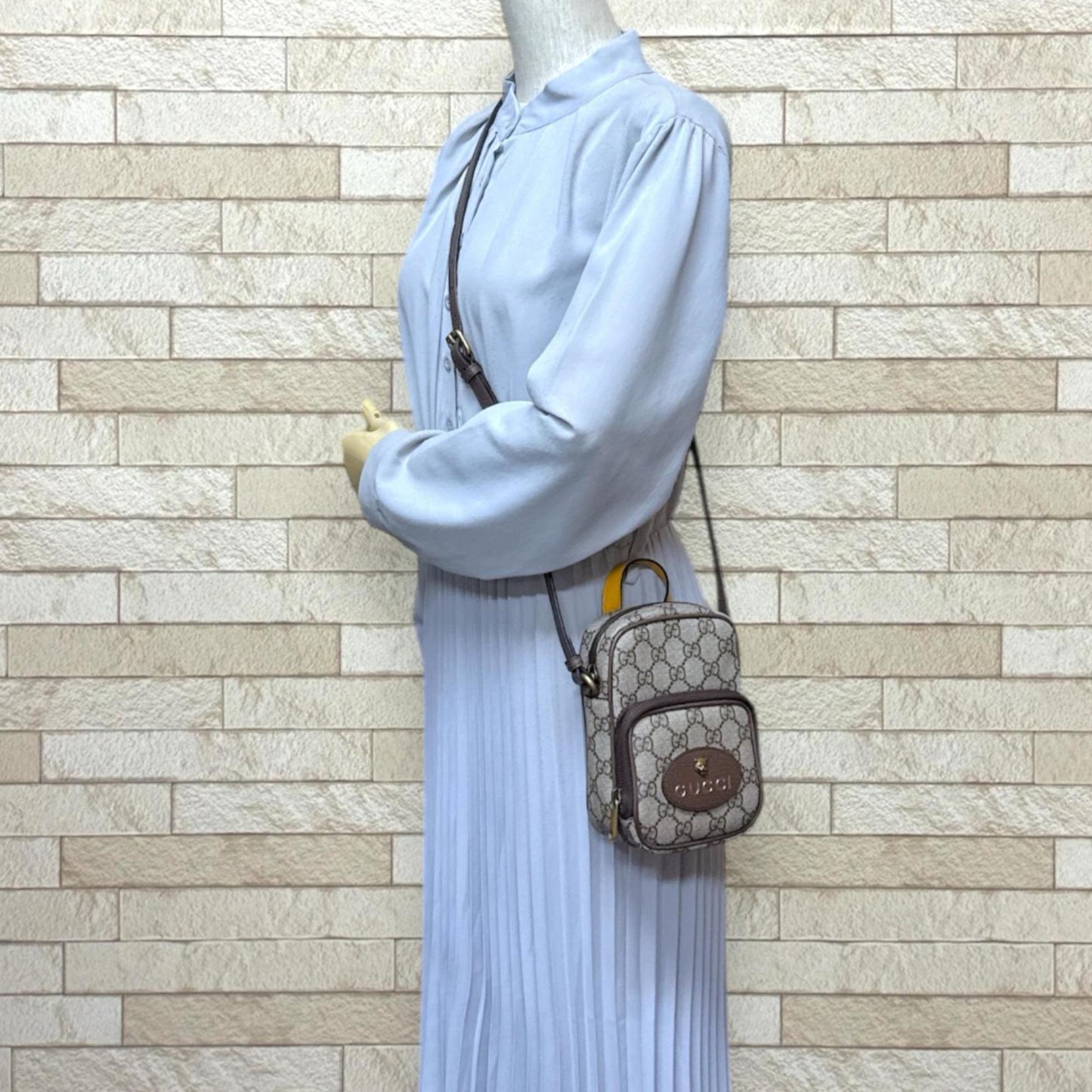 Gucci Beige Brown Yellow Gg Supreme Shoulder Bag ( )