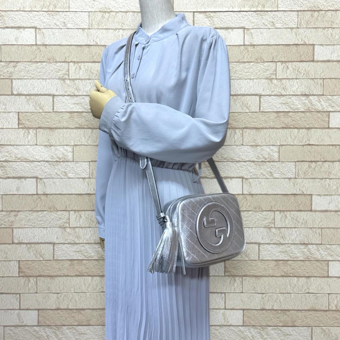 Gucci Silver Leather Shoulder Bag ( )