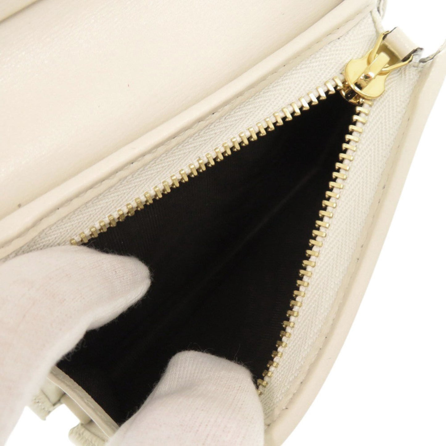 Gucci Ivory Leather Wallet (Bi-Fold) ( )
