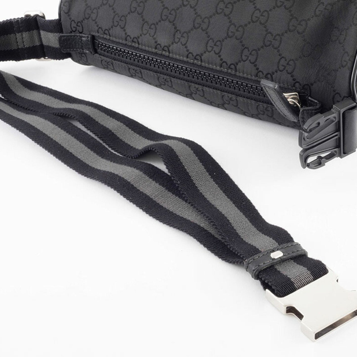 Gucci Black Nylon Pochette Shoulder Bag Sling Bag ( )