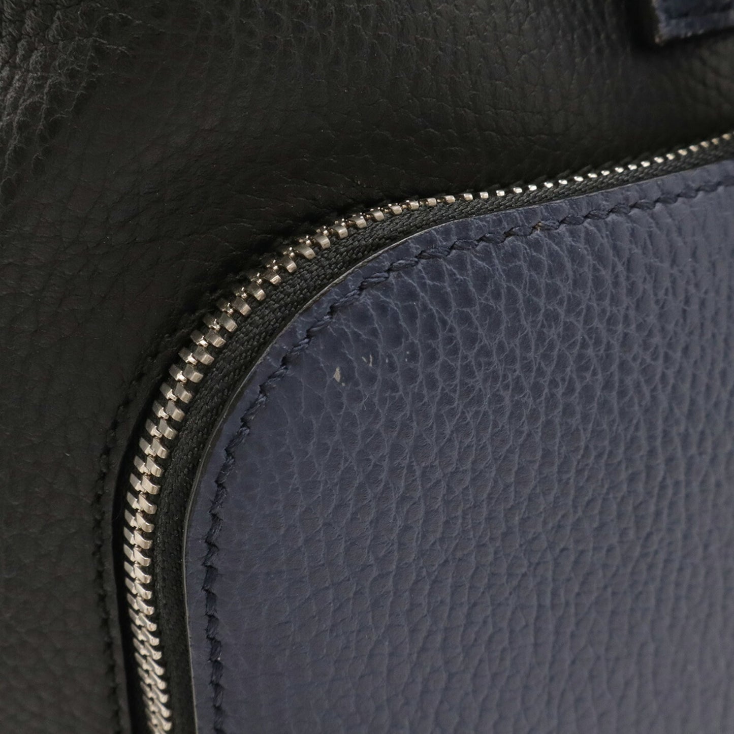 Gucci Black Navy Leather Shoulder Bag Tote Bag ( )