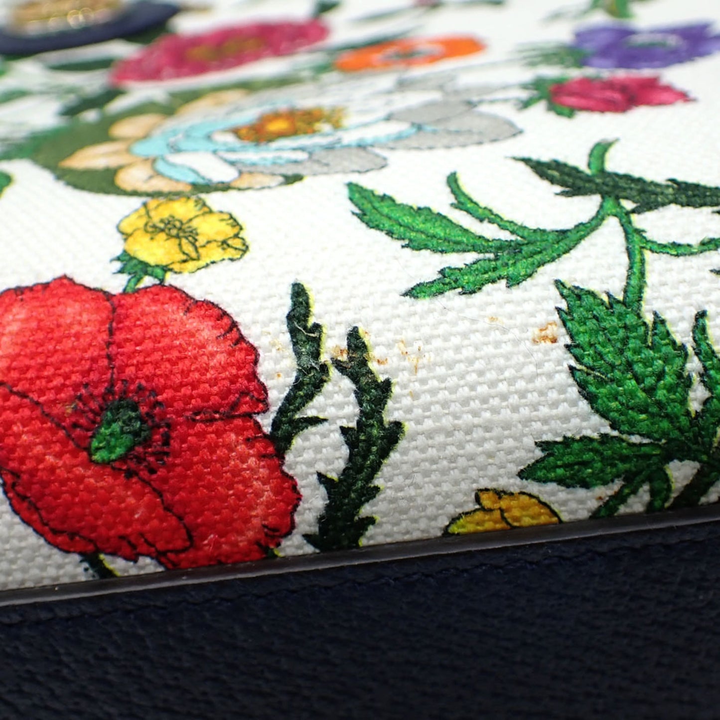 Gucci Multi-Color White Canvas Leather Handbag ( )