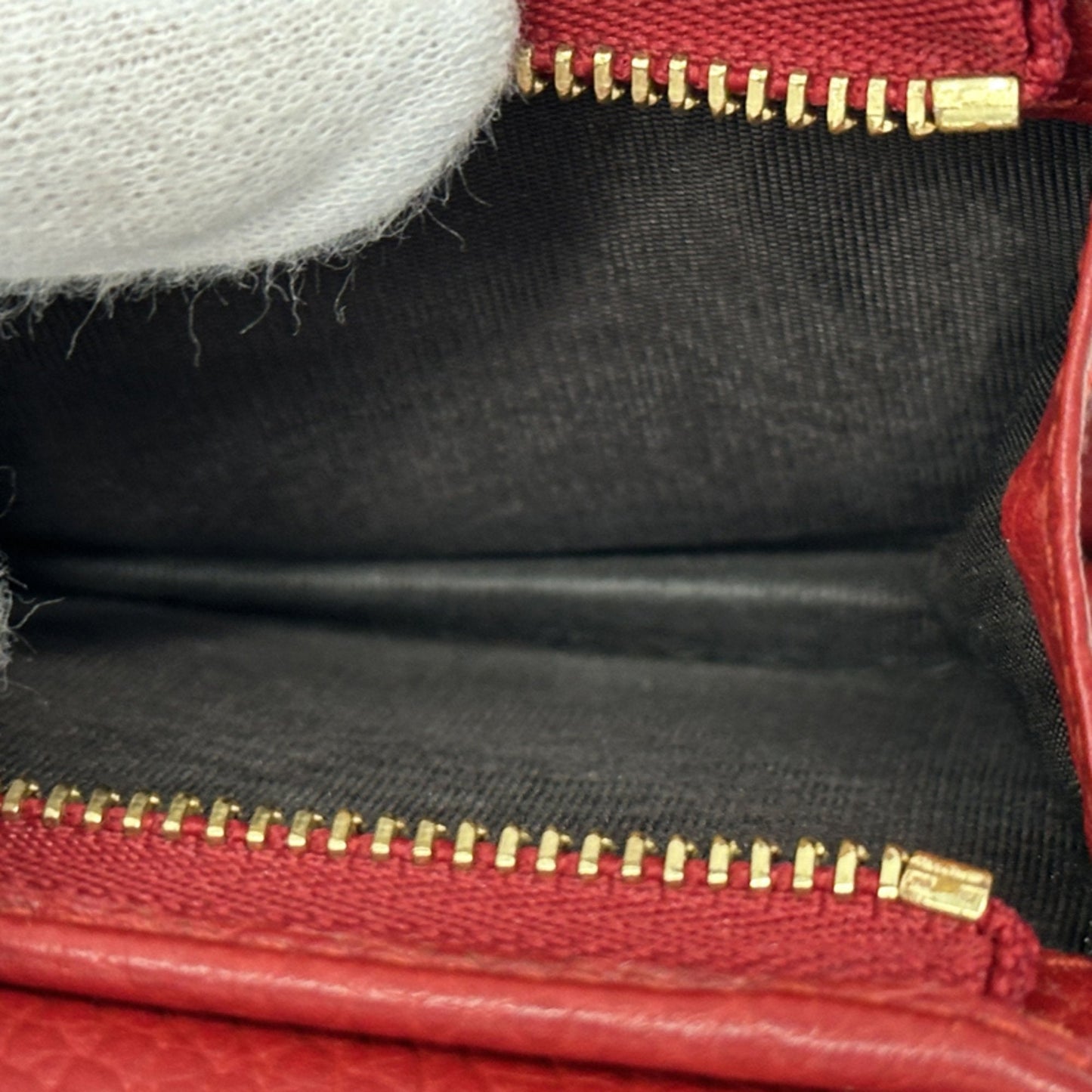 Gucci Red Color Leather Wallet (Bi-Fold) ( )