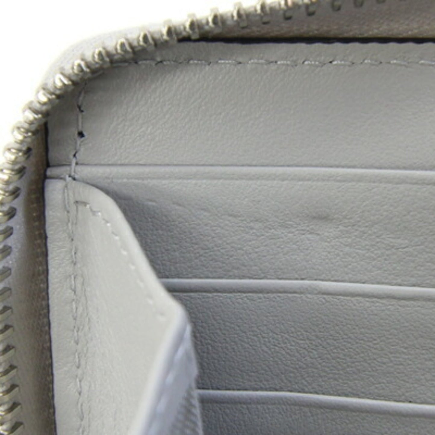 Gucci Light Gray Leather Long Wallet (Bi-Fold) ( )