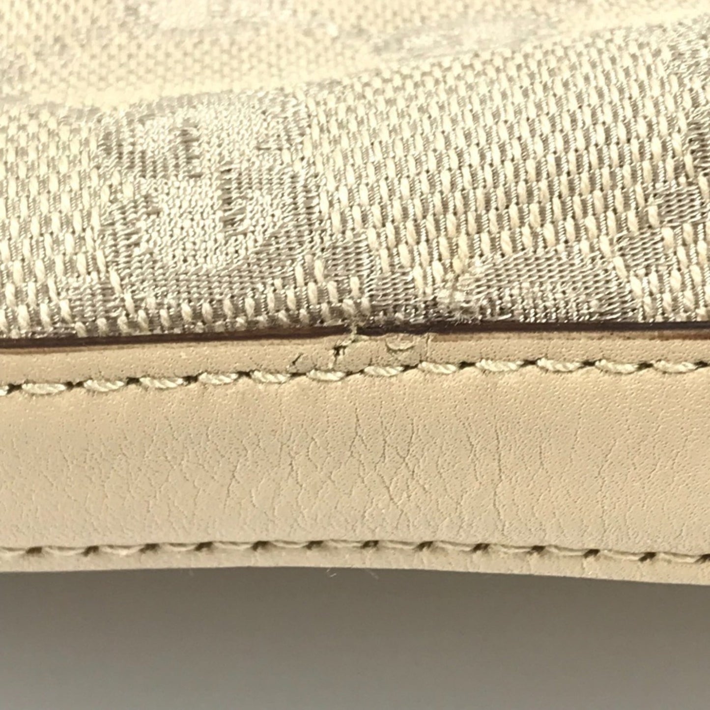 Gucci Beige Gg Canvas Shoulder Bag ( )