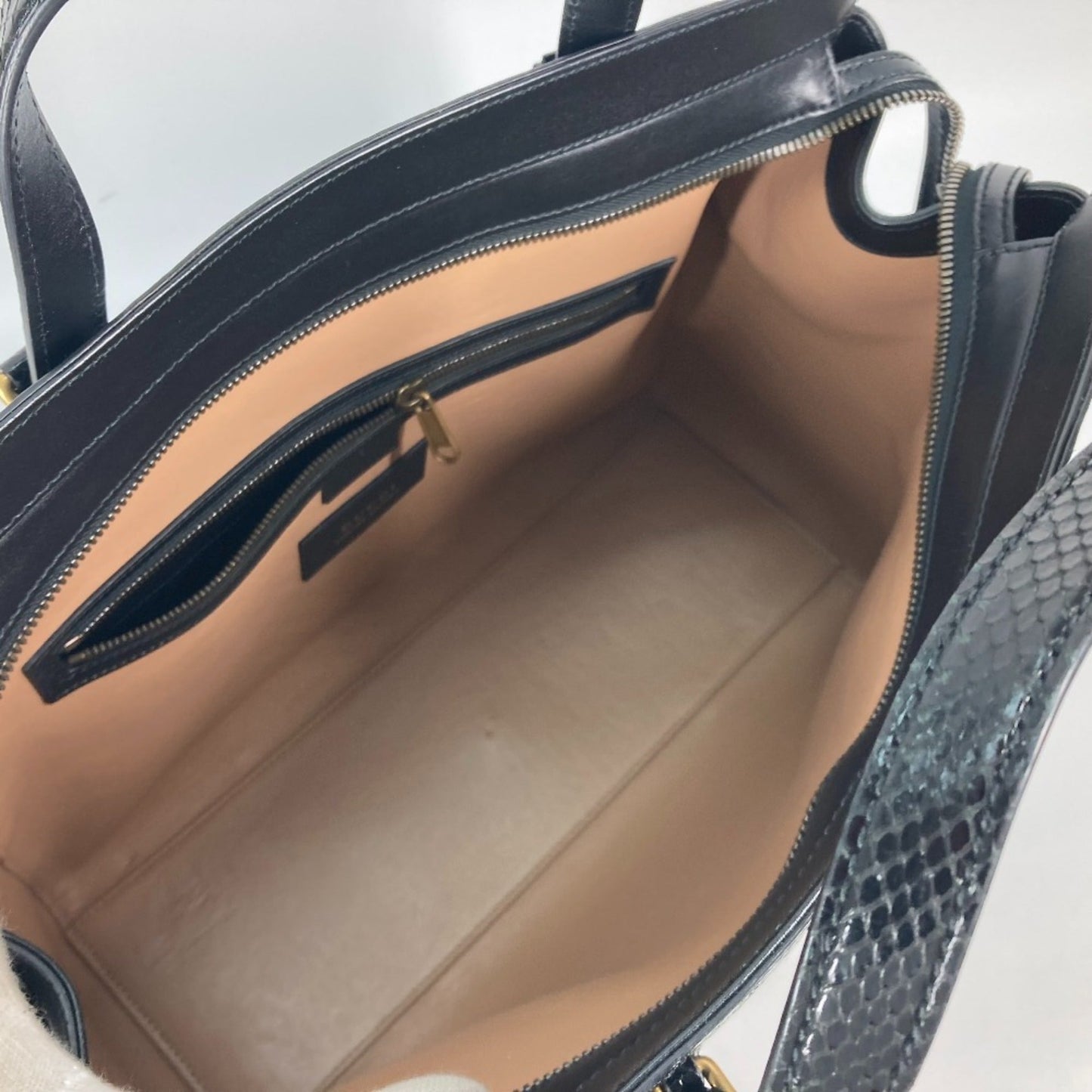 Gucci Black Leather Handbag ( )