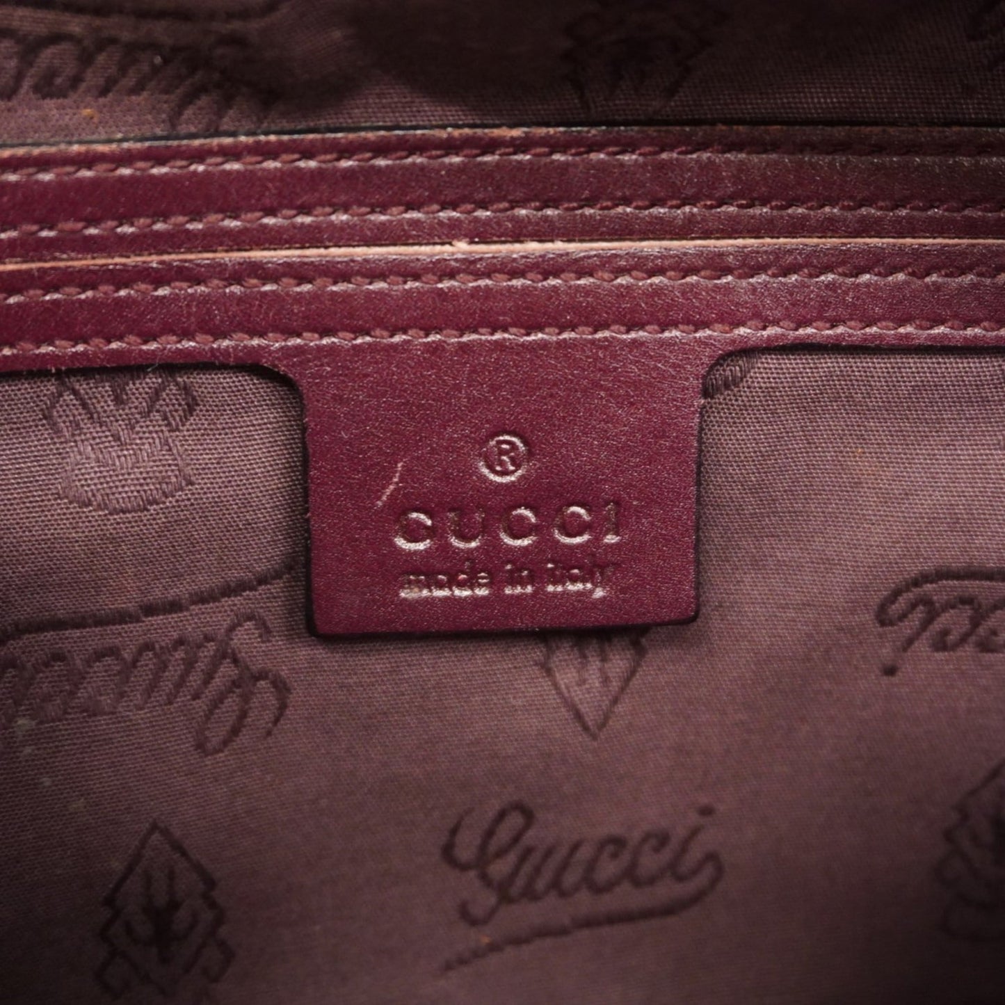 Gucci Bordeaux Pvc Sling Bag ( )