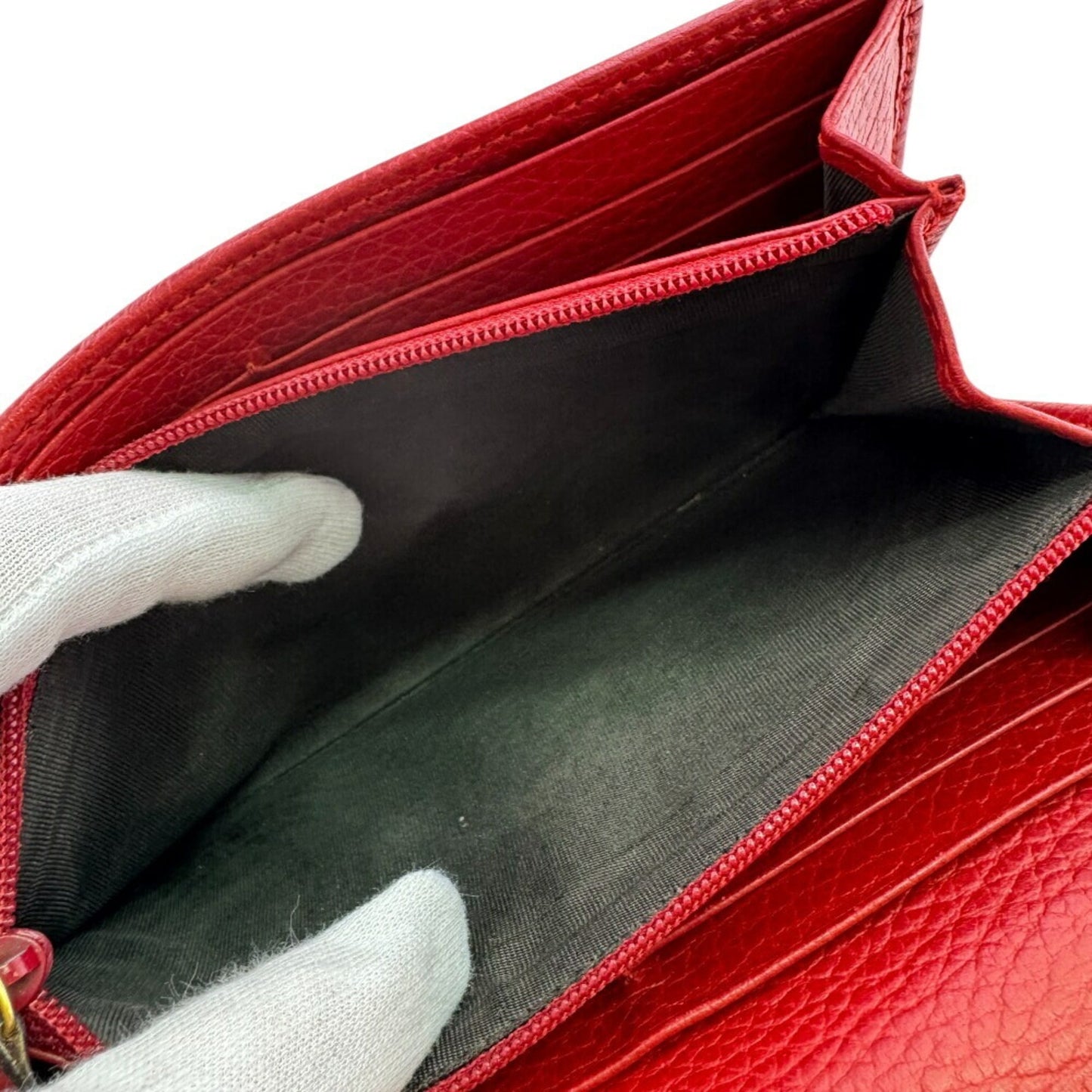 Gucci Red Color Leather Long Wallet (Bi-Fold) ( )
