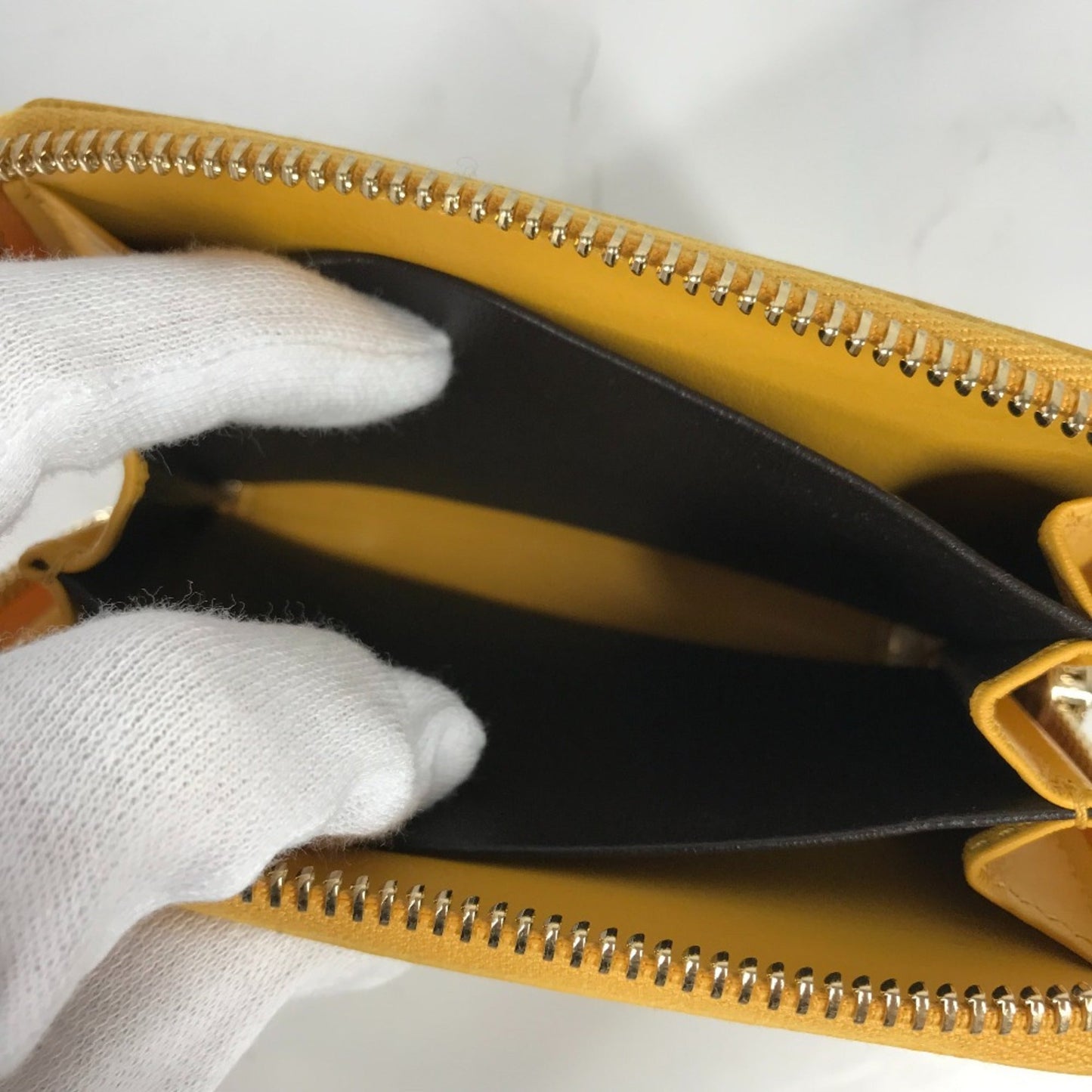 Gucci Yellow Patent Leather Coin Purse/Coin Case ( )