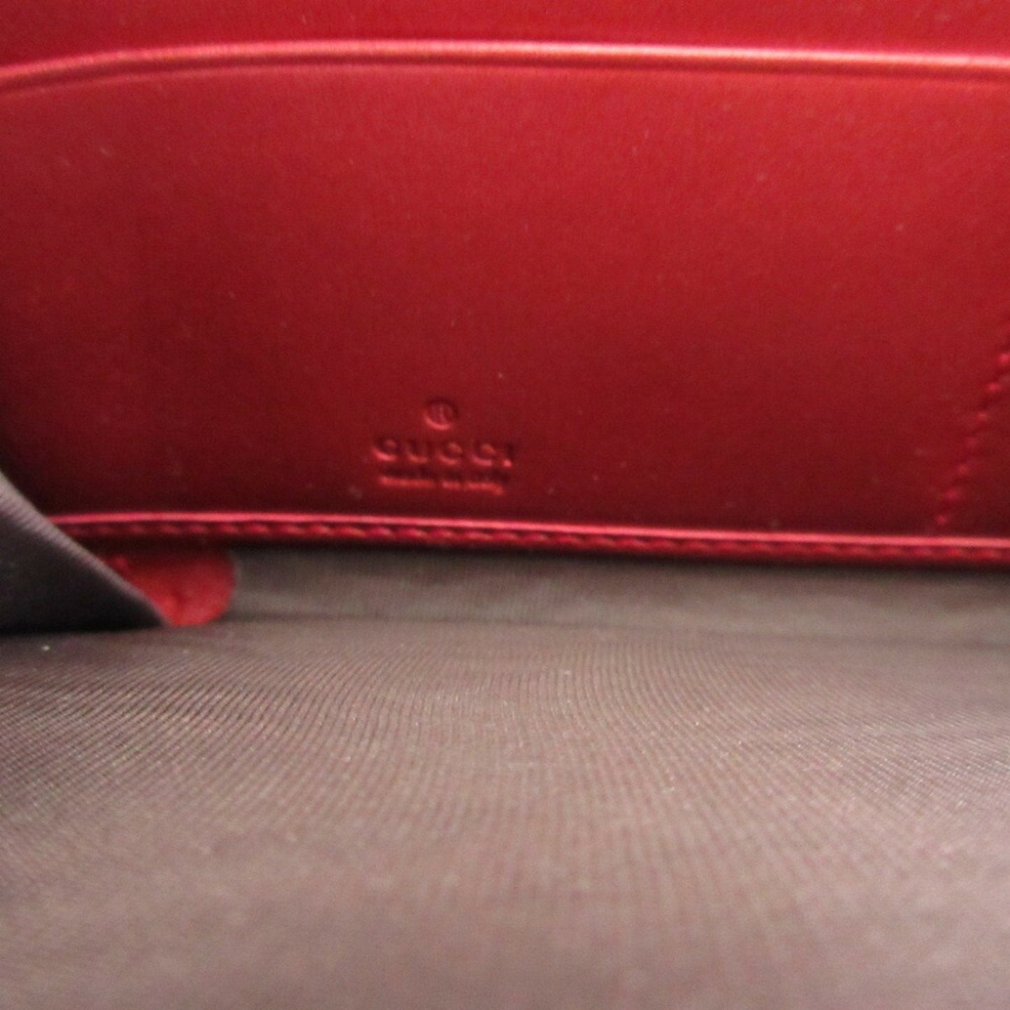 Gucci Red Color Leather Long Wallet (Bi-Fold) ( )
