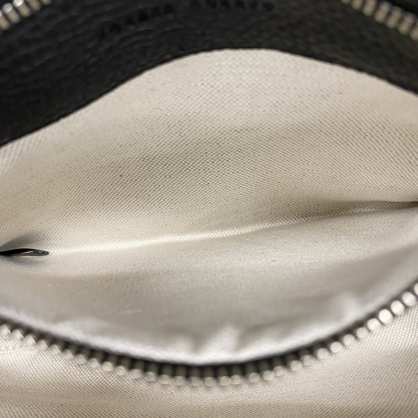 Gucci Black Leather Sling Bag ( )