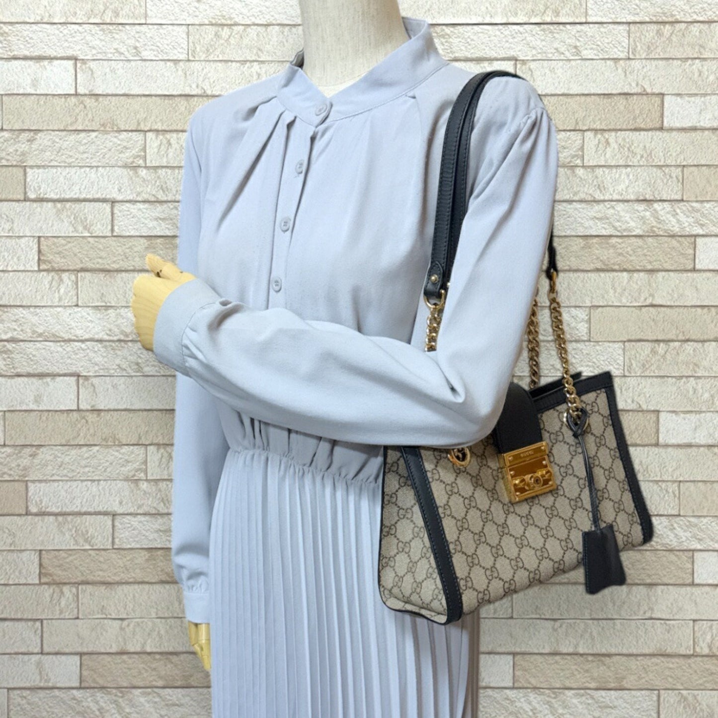 Gucci Beige Black Gg Supreme Shoulder Bag Tote Bag ( )