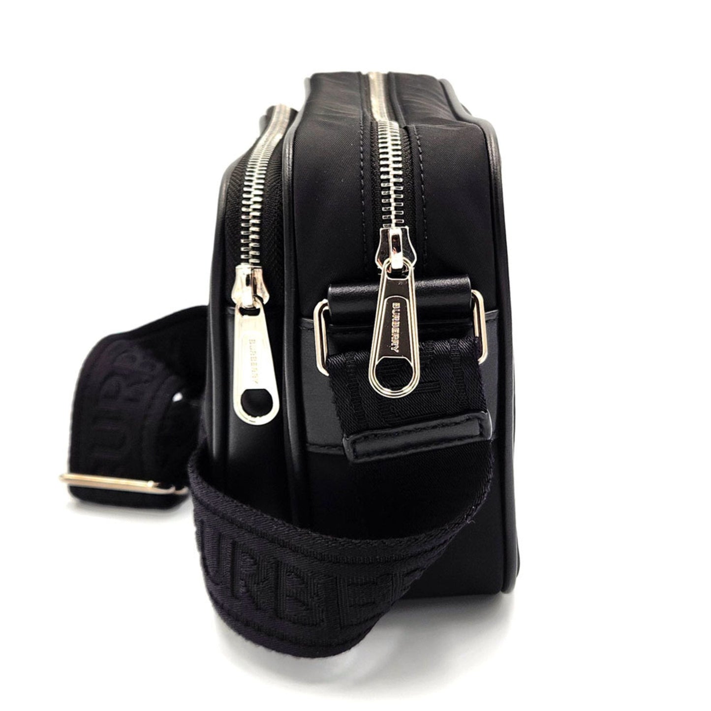 Burberry Black Nylon Shoulder Bag ( )