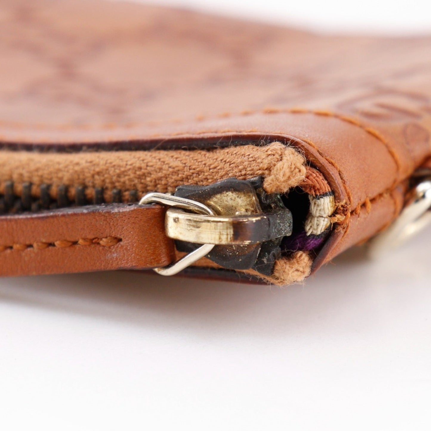 Gucci Brown Leather Pouch ( )