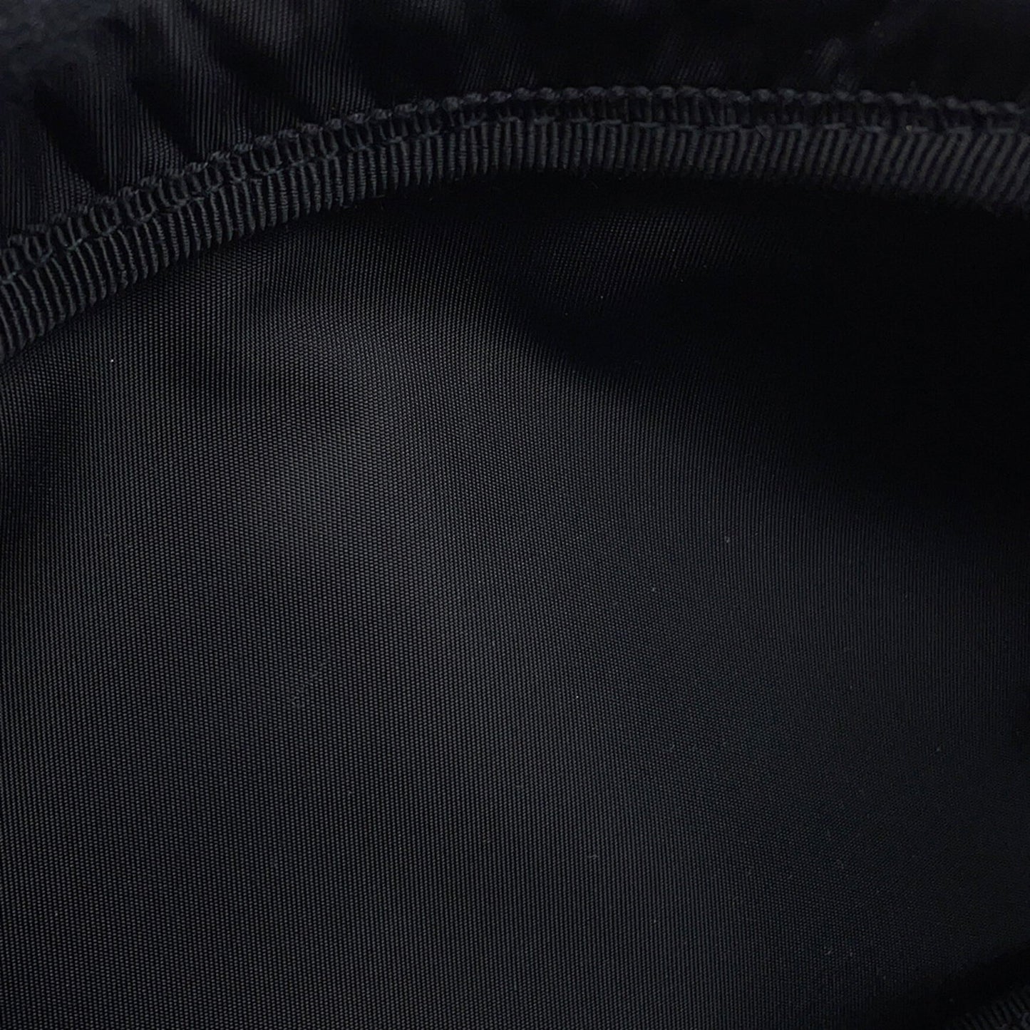 Gucci Black Nylon Sling Bag ( )