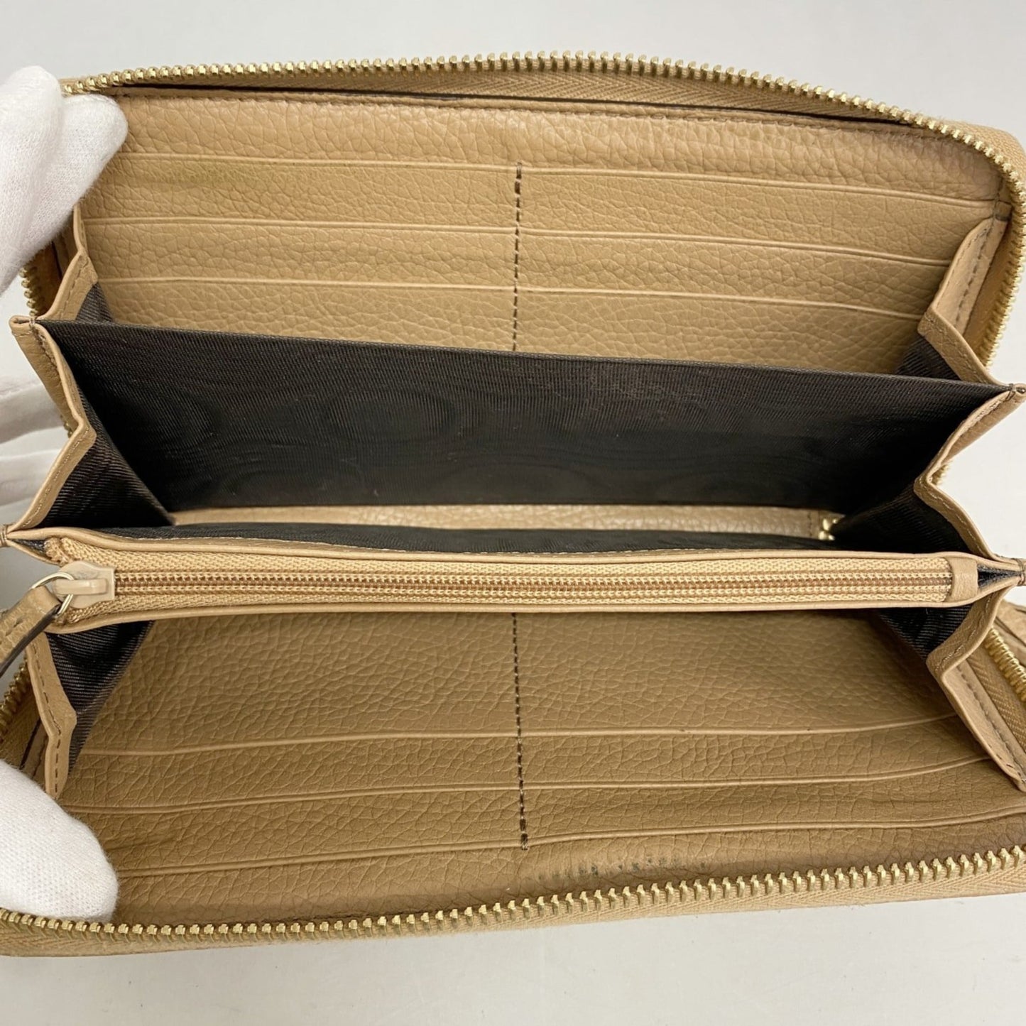 Gucci Beige Leather Long Wallet (Bi-Fold) ( )