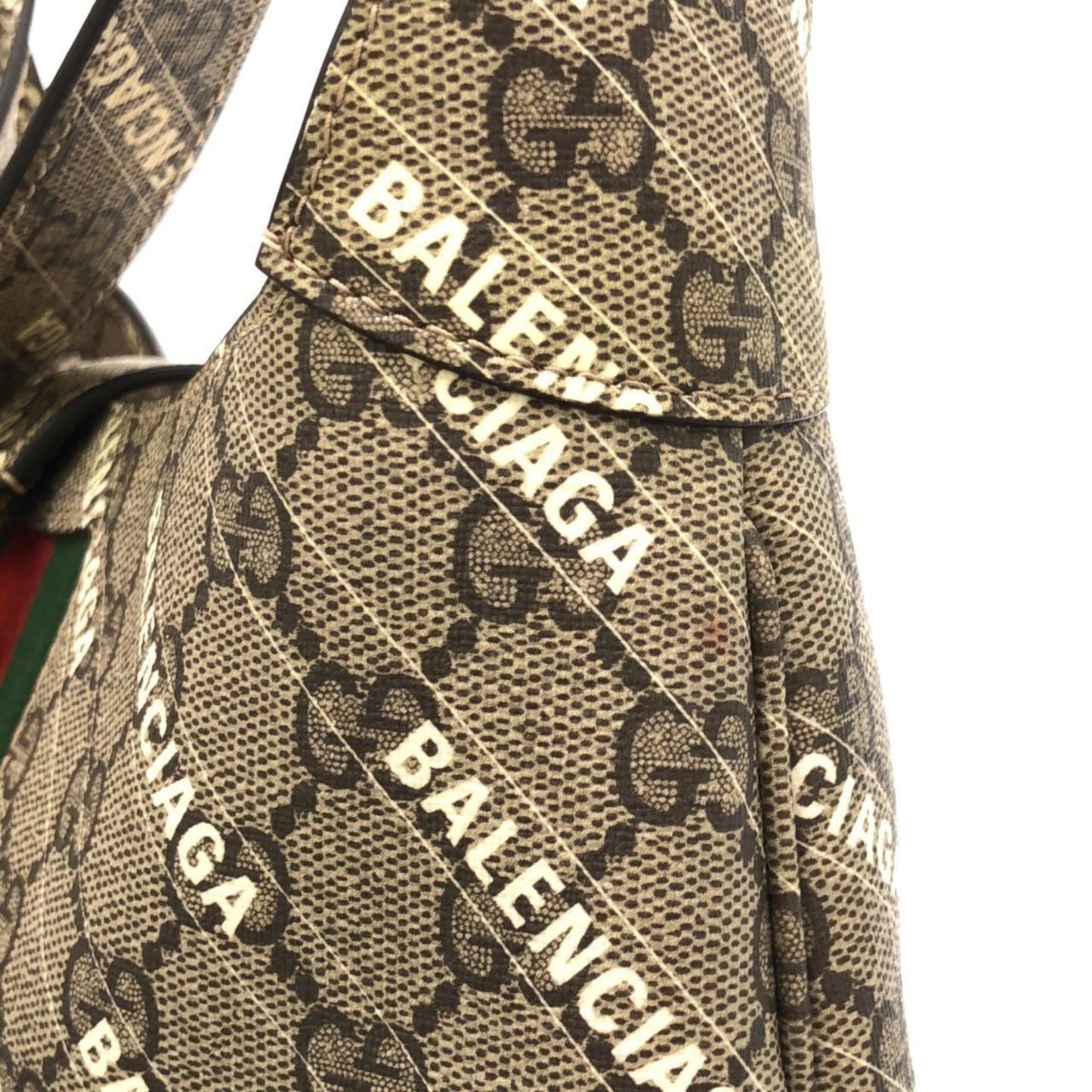 Gucci Beige White Gg Supreme Shoulder Bag ( )