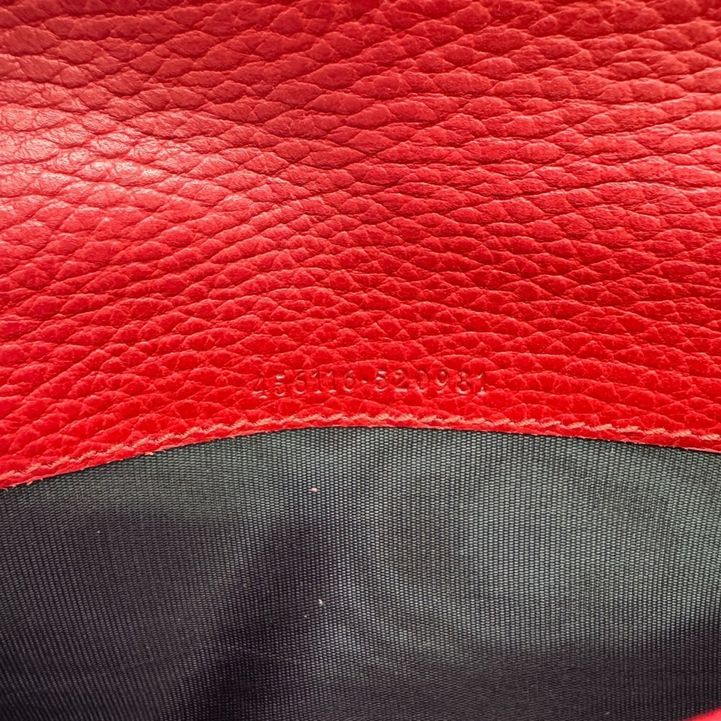 Gucci Red Color Leather Long Wallet (Bi-Fold) ( )