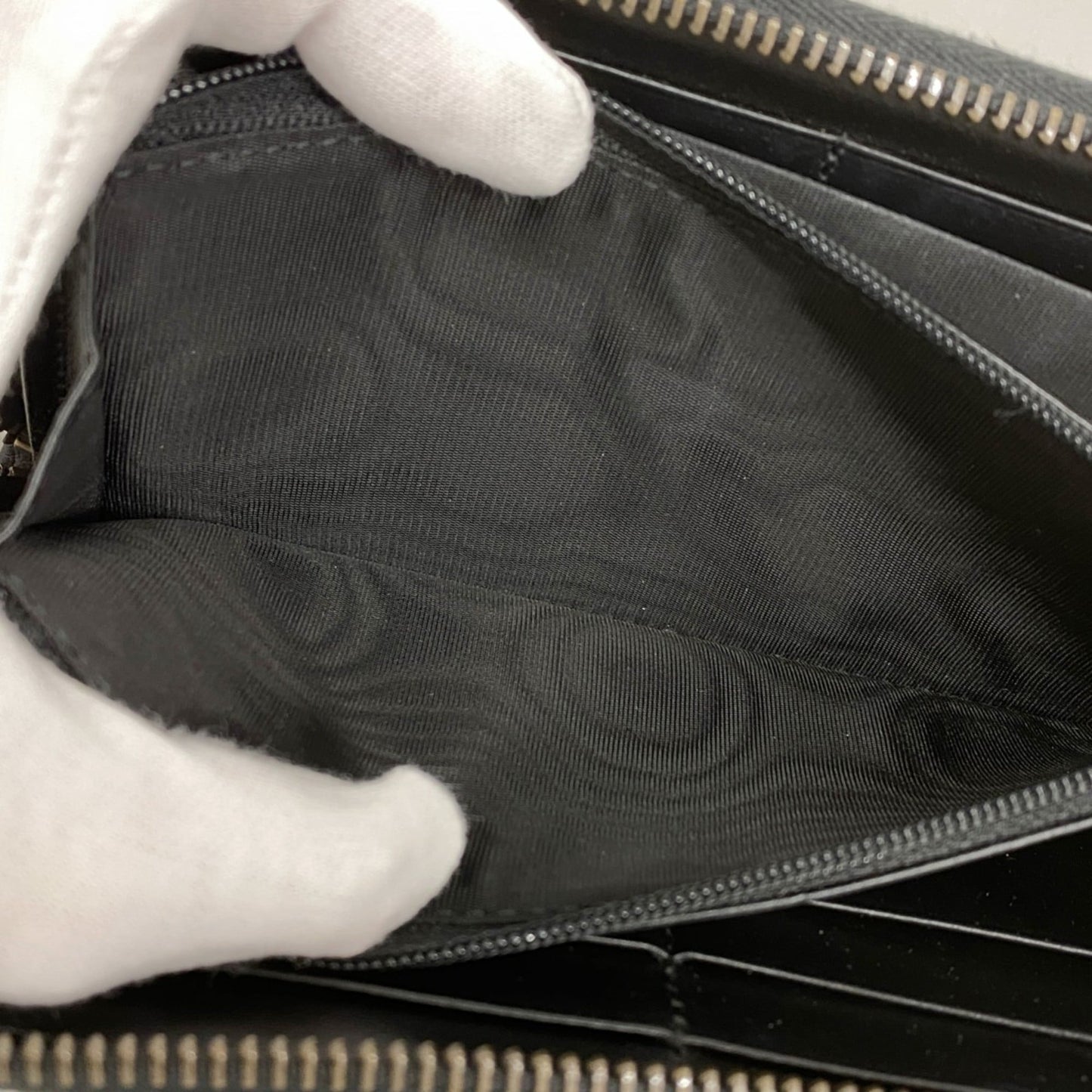 Gucci Black Leather Long Wallet (Bi-Fold) ( )