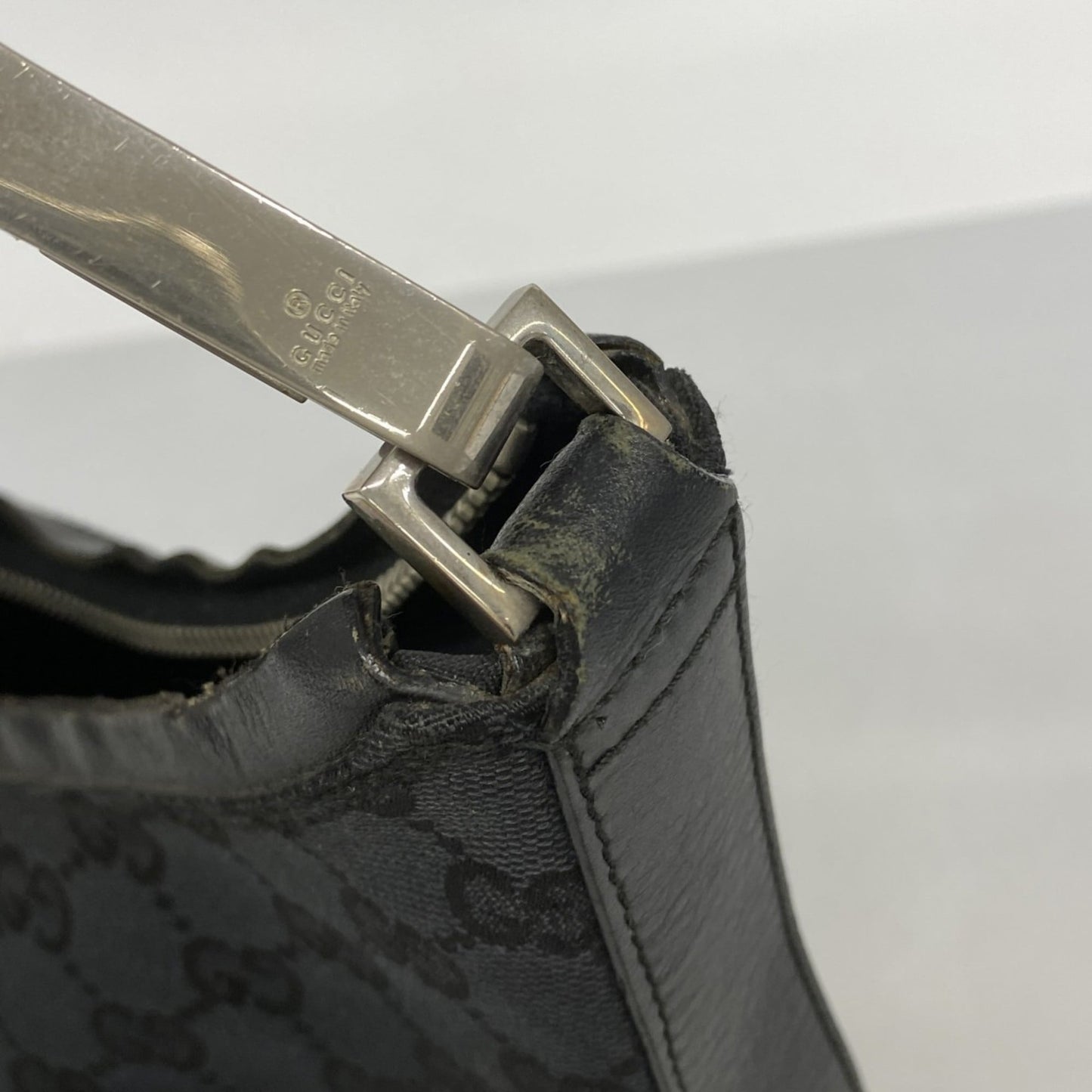 Gucci Black Canvas Shoulder Bag ( )