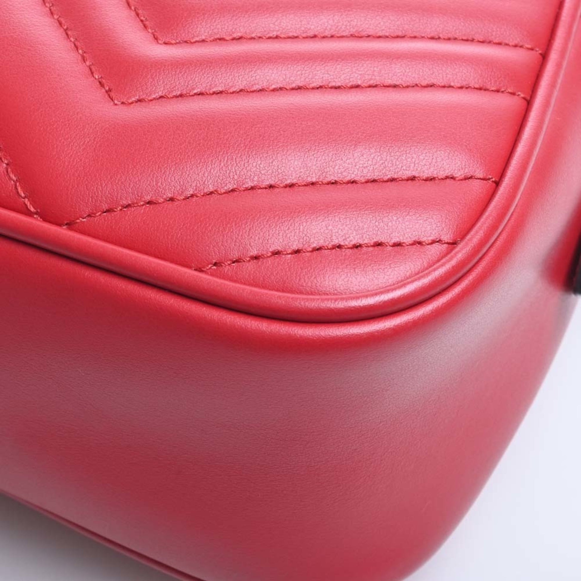 Gucci Chain Leather Shoulder Bag