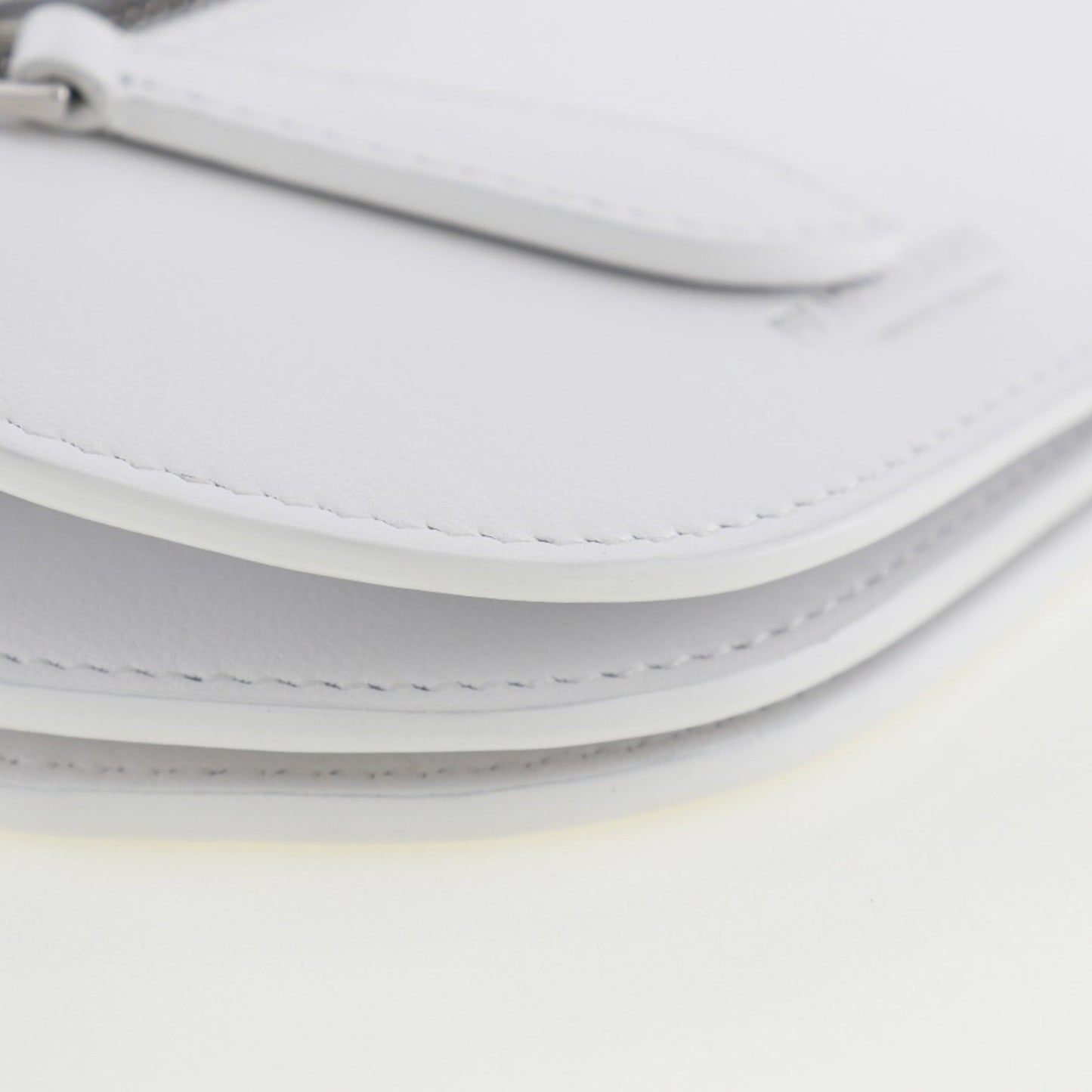 Burberry White Leather Shoulder Bag ( )