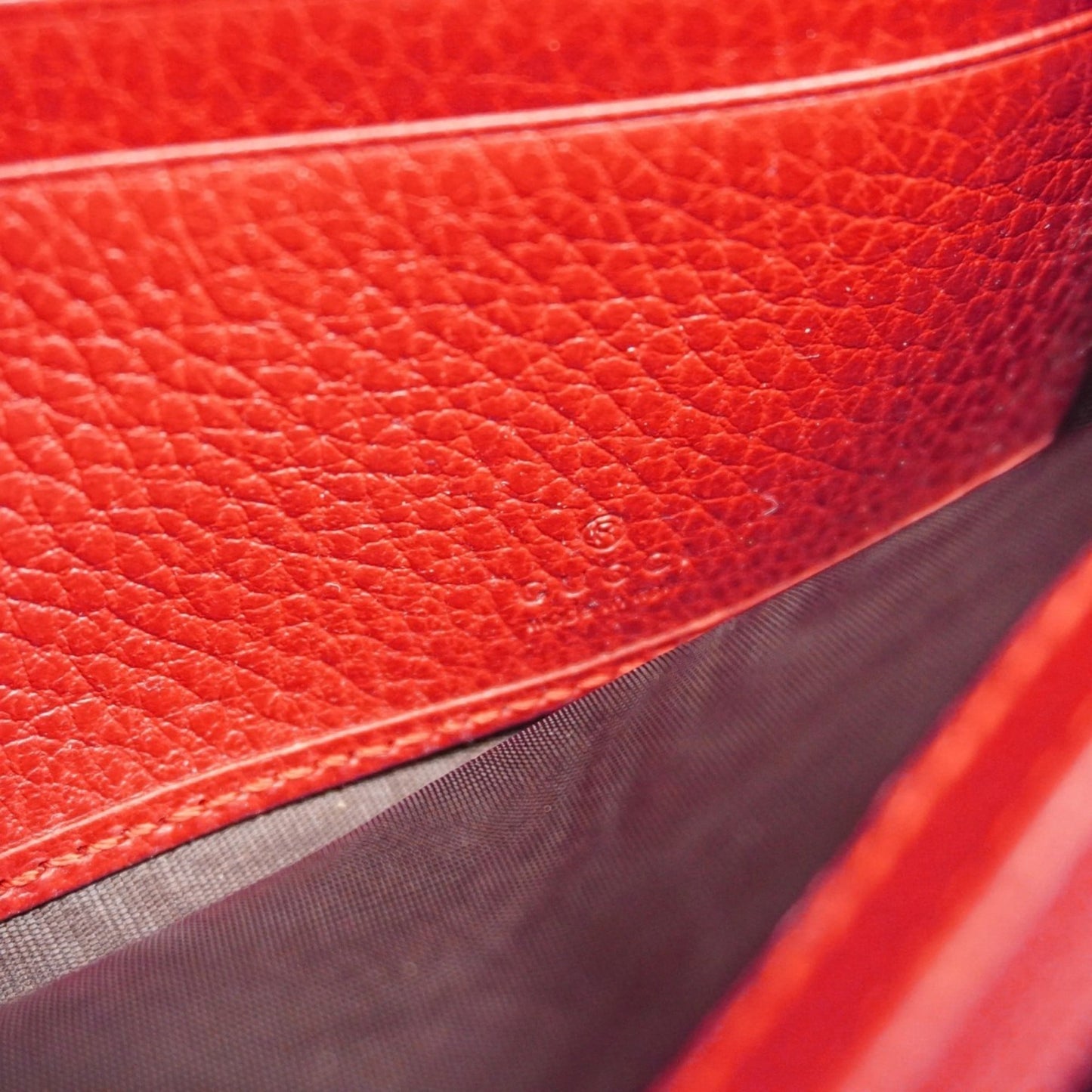 Gucci Red Color Leather Long Wallet (Bi-Fold) ( )