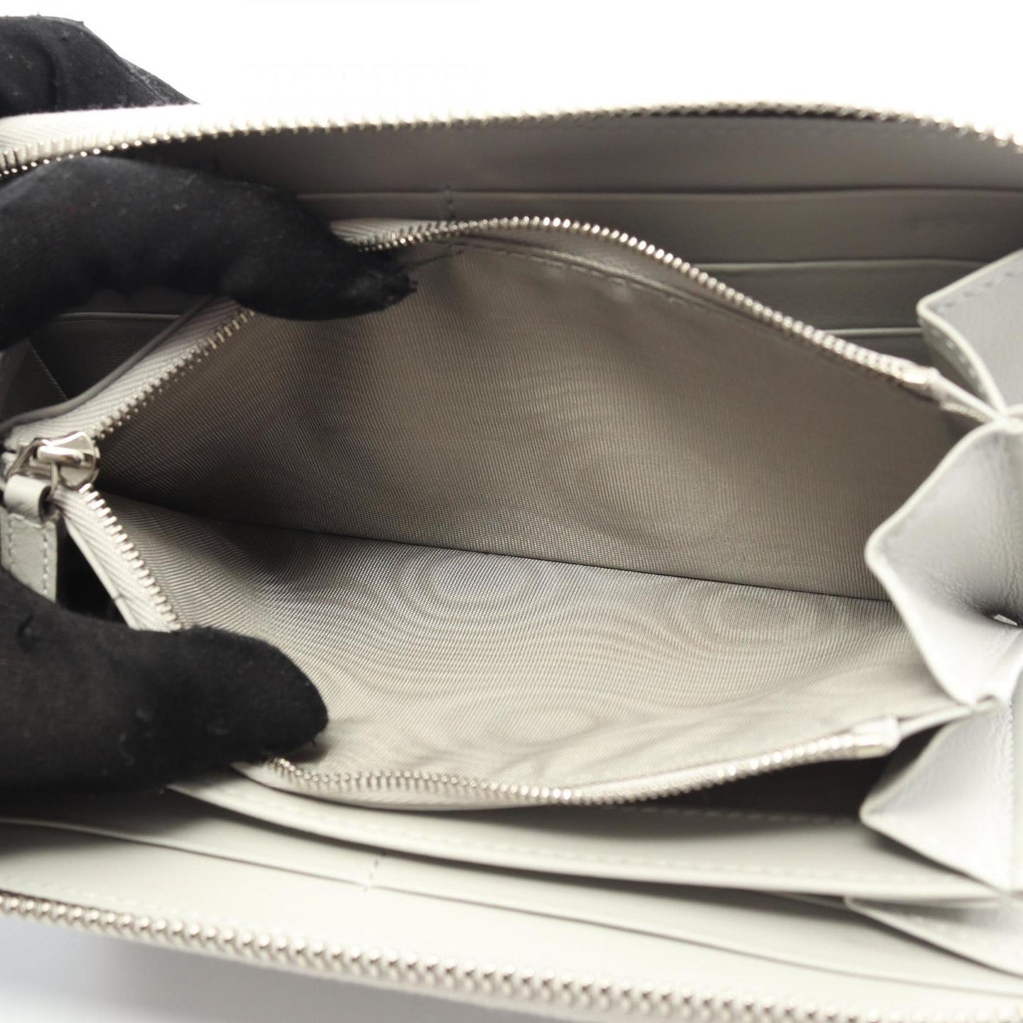Gucci Gray Leather Long Wallet (Bi-Fold) ( )