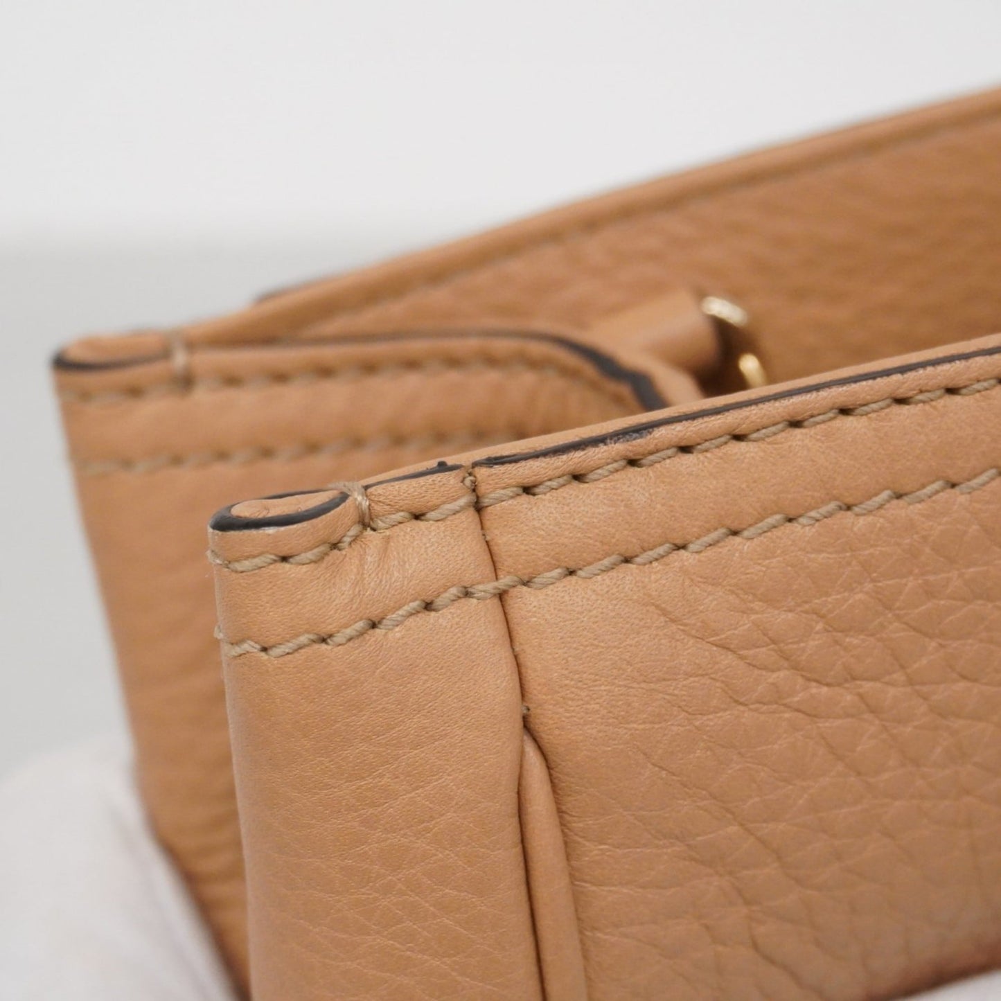 Gucci Beige Leather Handbag ( )