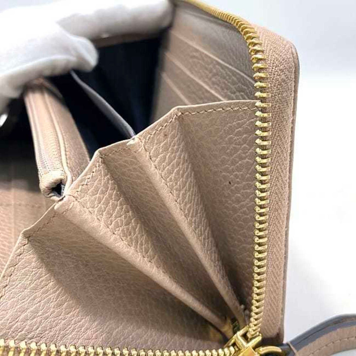 Gucci Pink Beige Leather Long Wallet (Bi-Fold) ( )