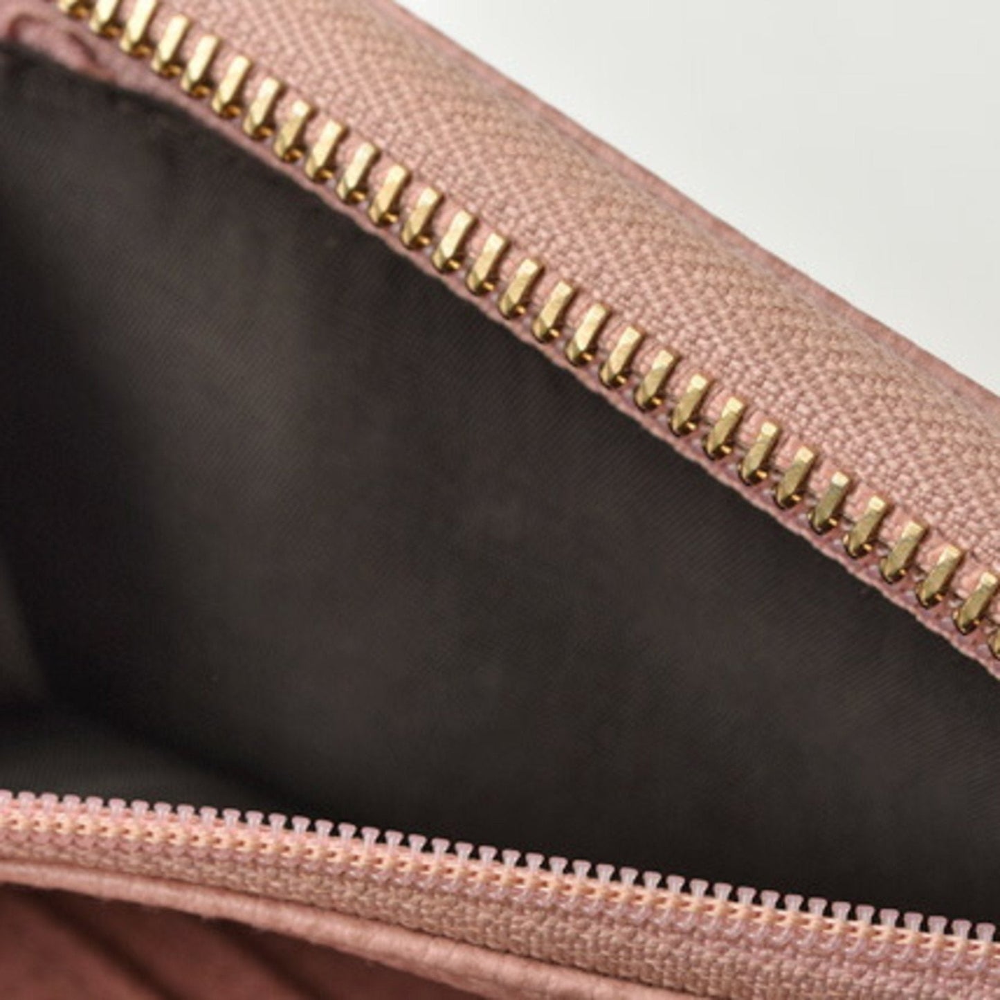 Gucci Light Pink Leather Wallet (Bi-Fold) ( )